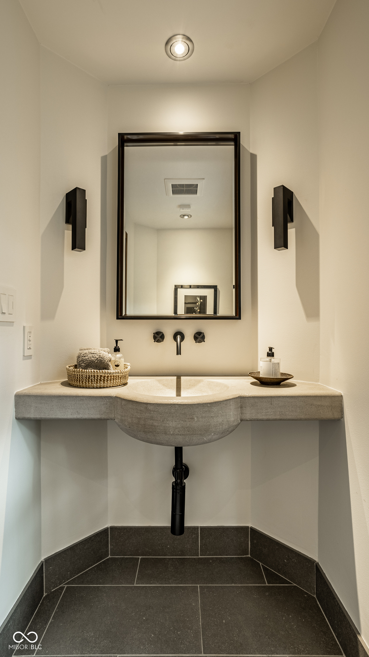 7440 N Illinois Street