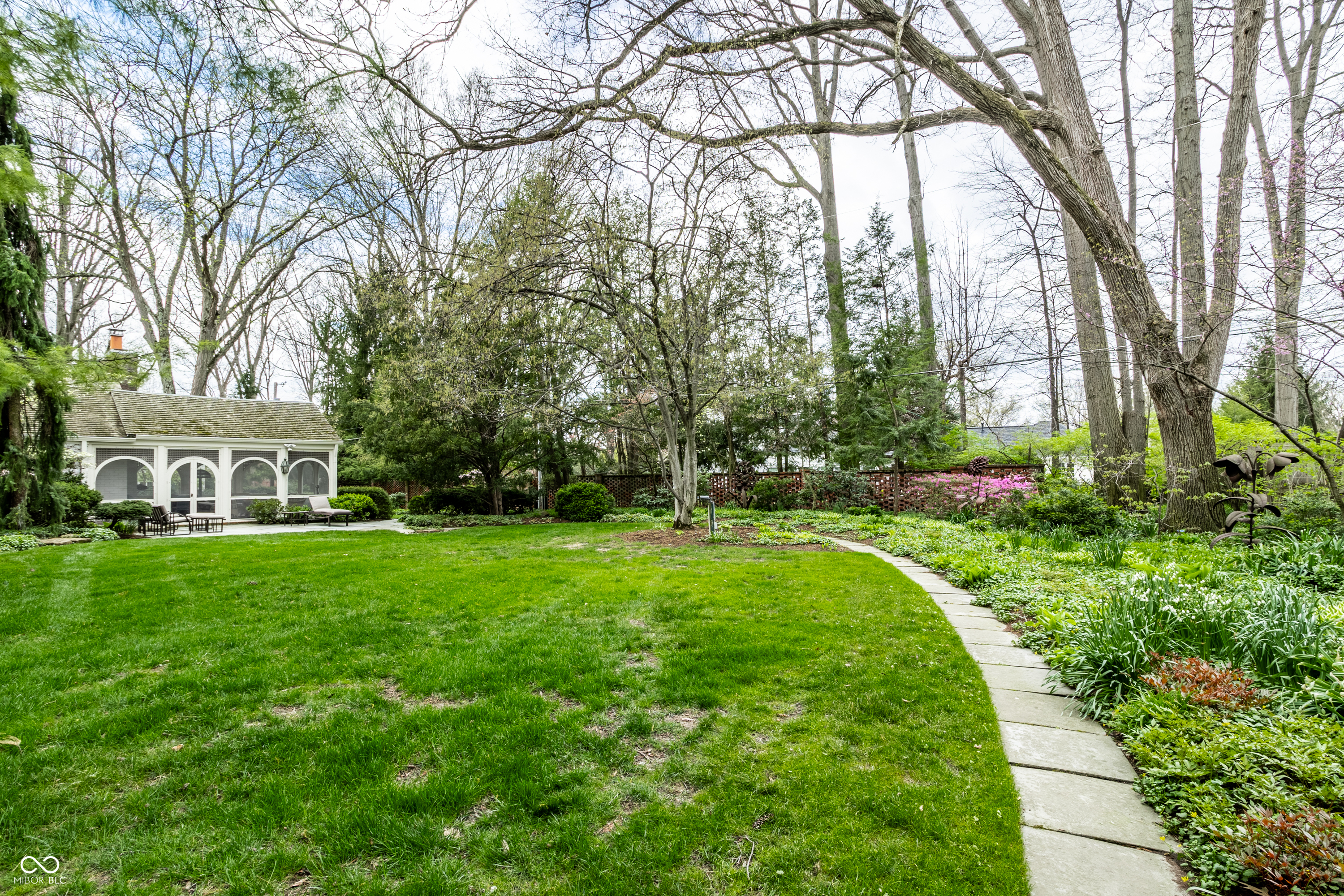 7440 N Illinois Street