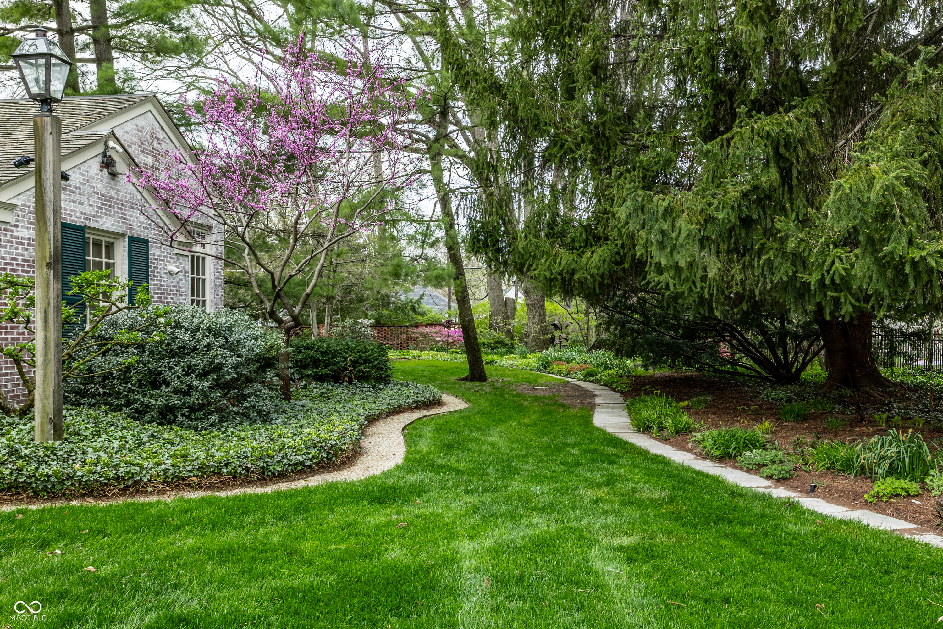 7440 N Illinois Street