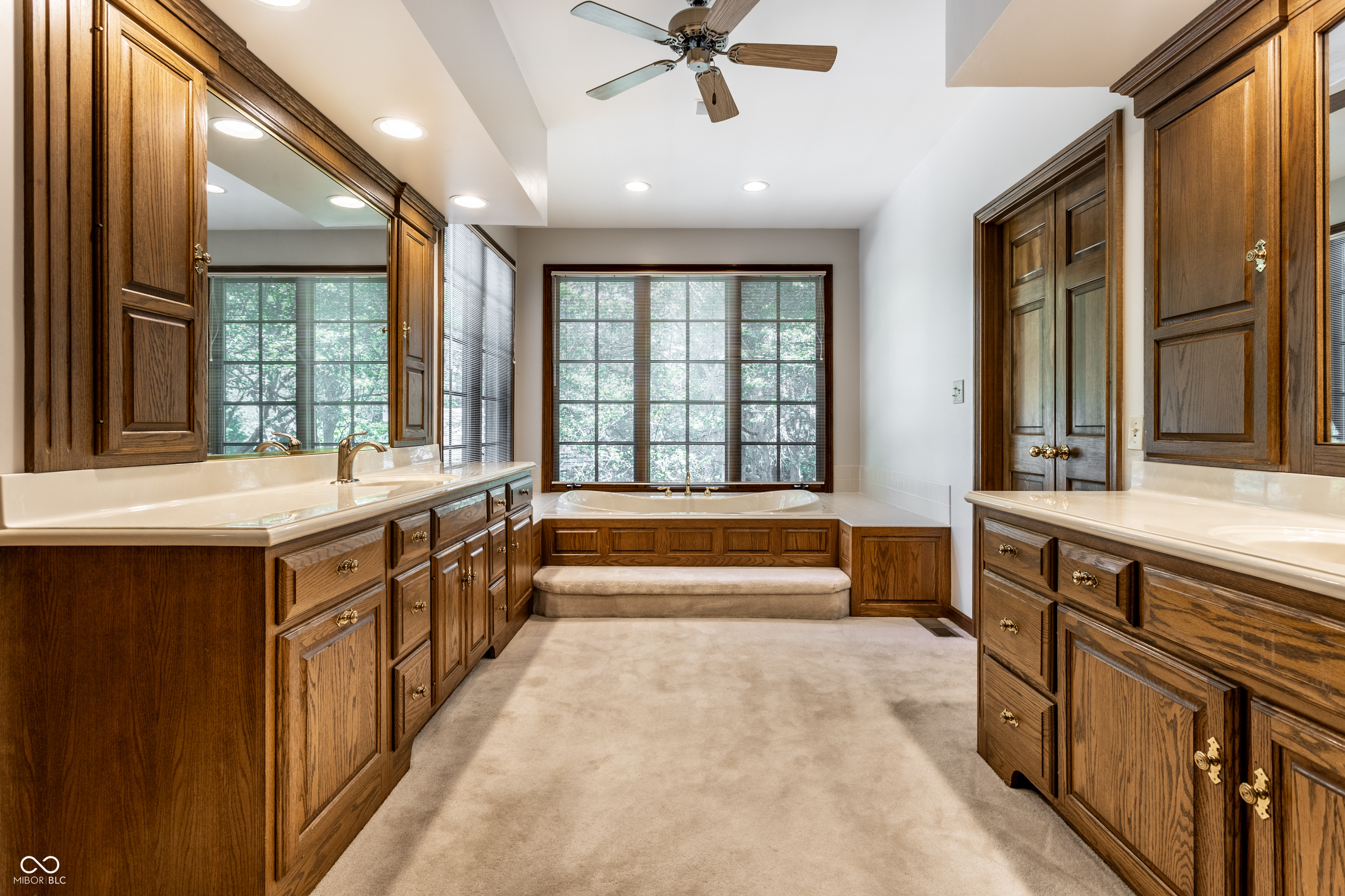 14300 Oakbrook Court