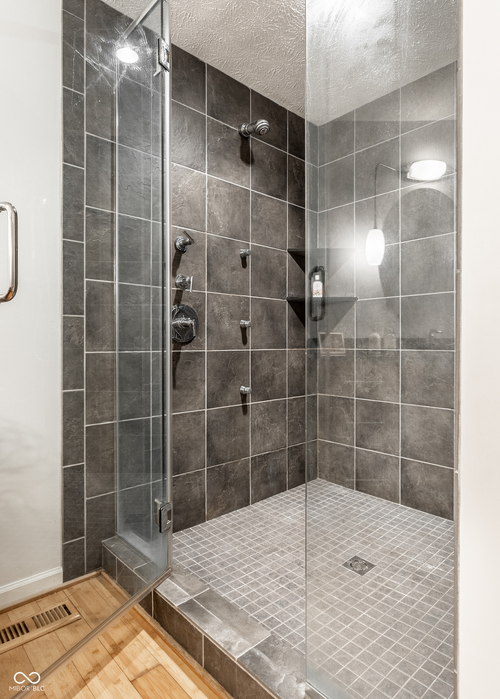 7853 Clearwater Parkway