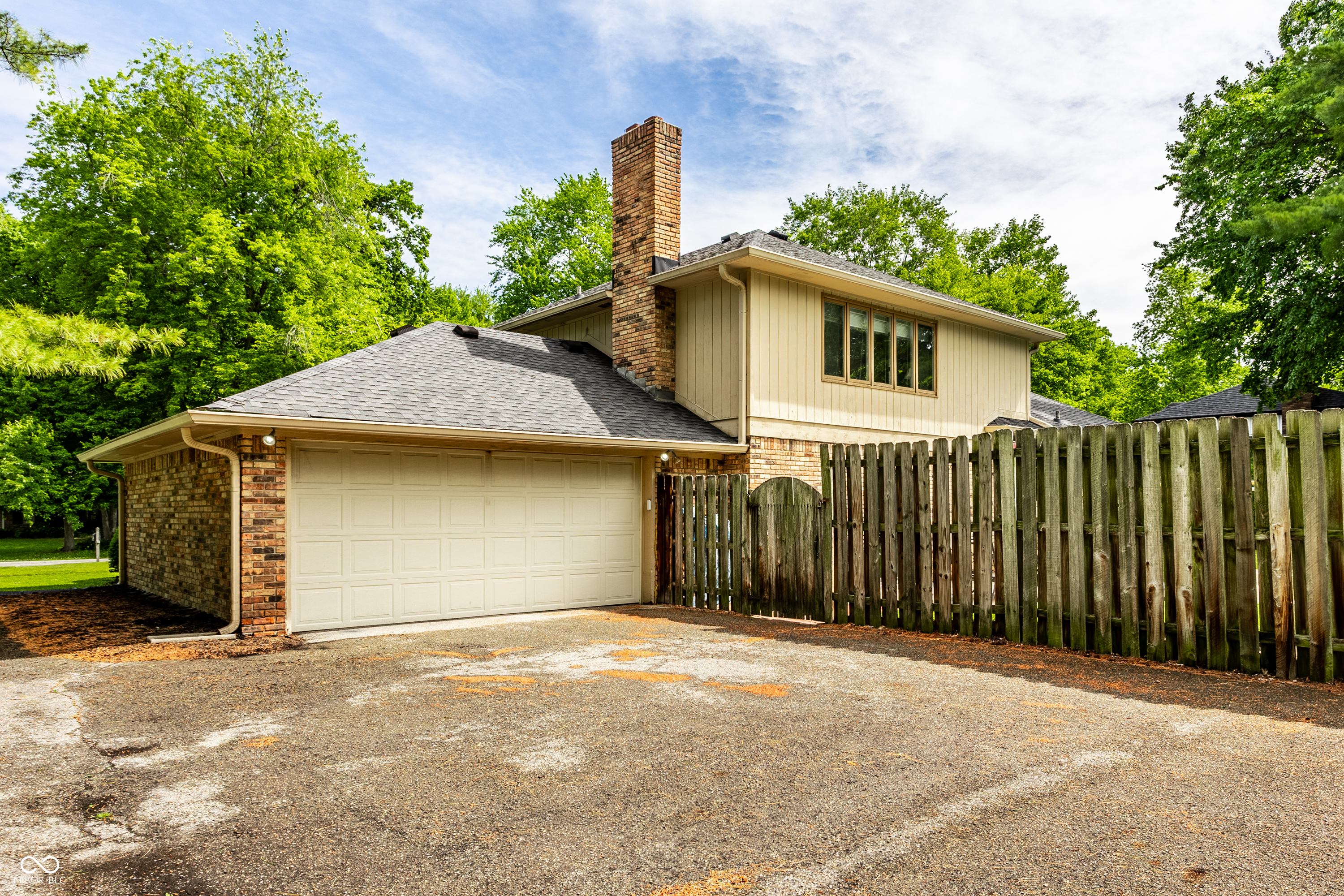 3229 E 69th Street