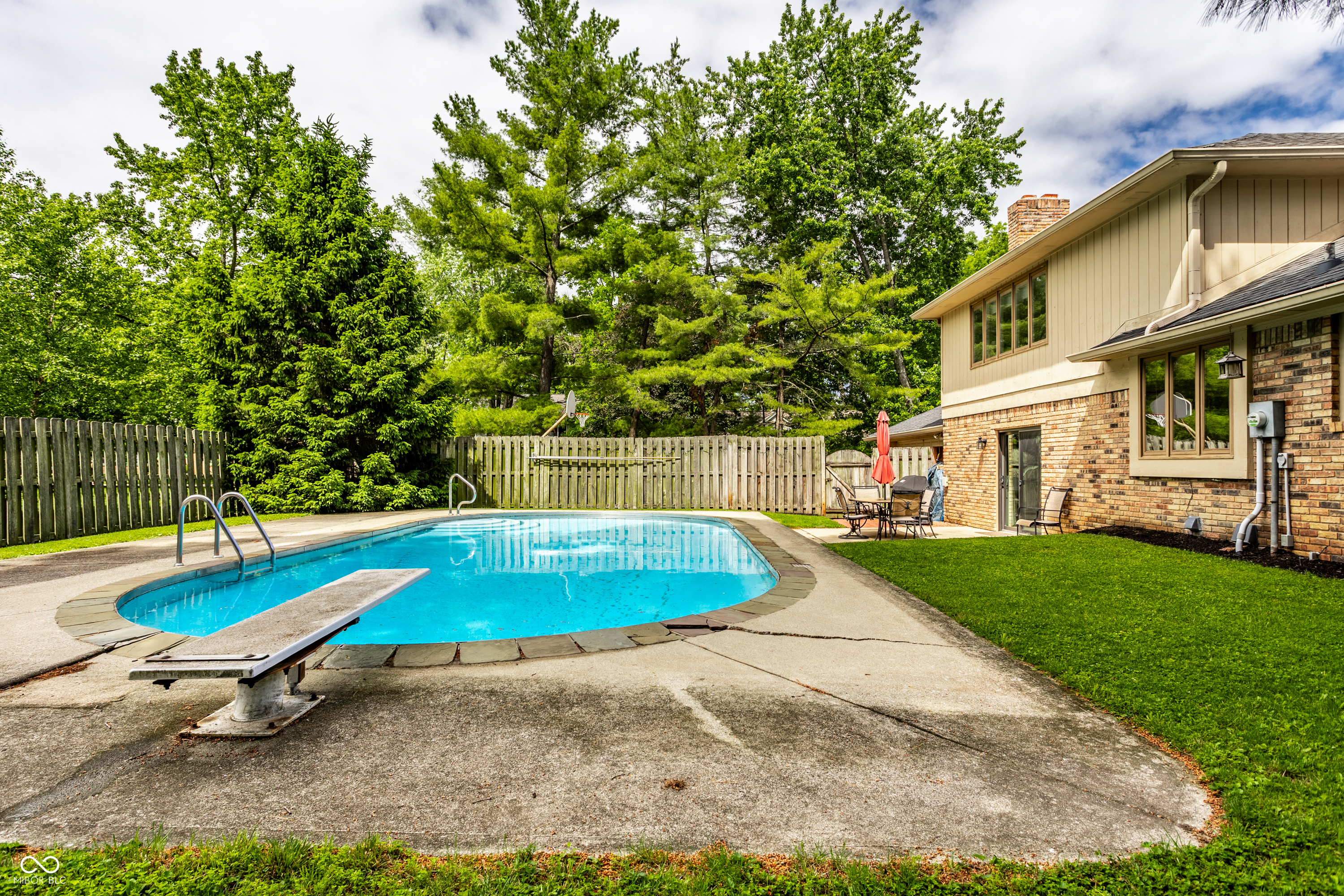 3229 E 69th Street