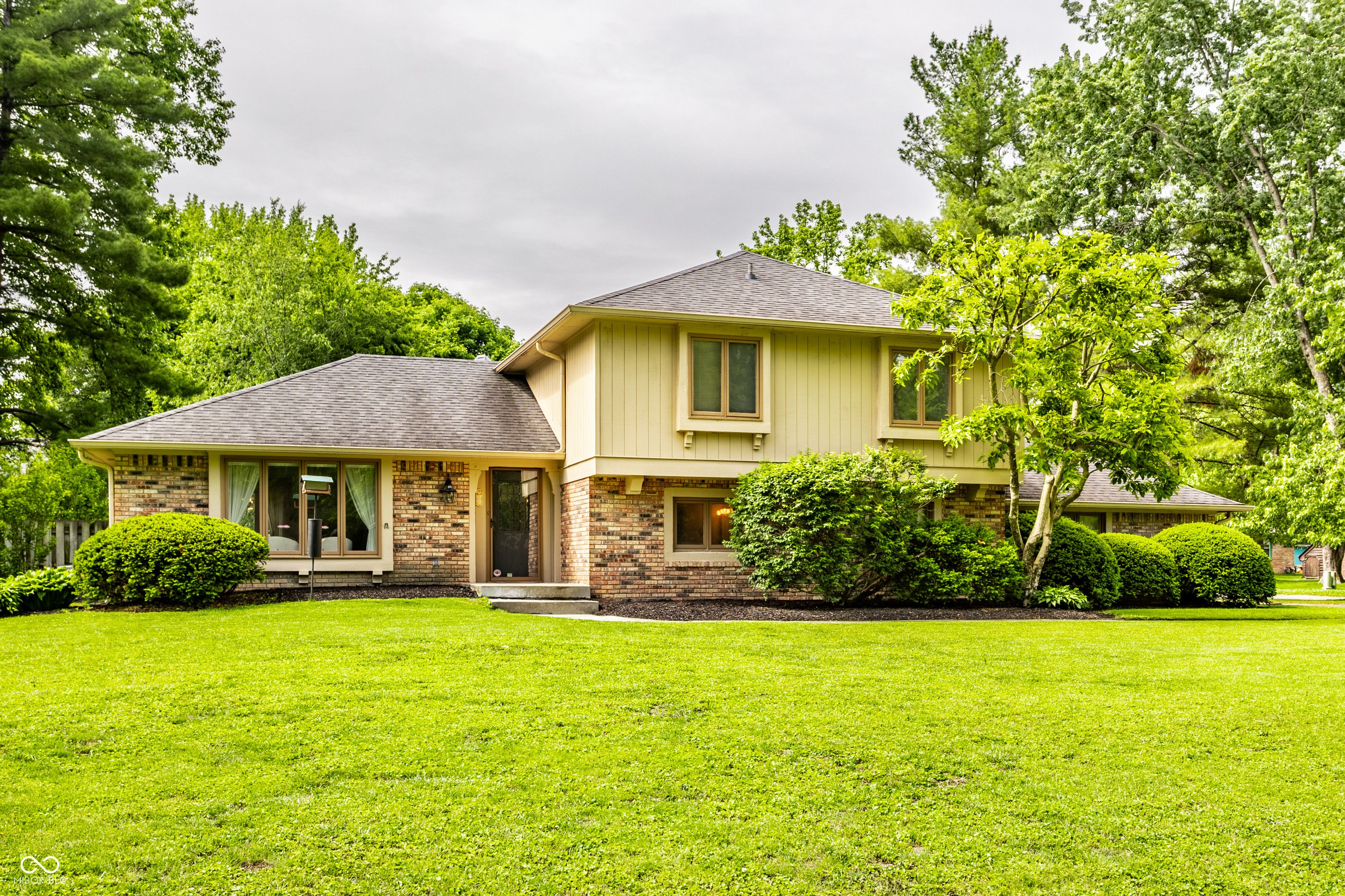 3229 E 69th Street