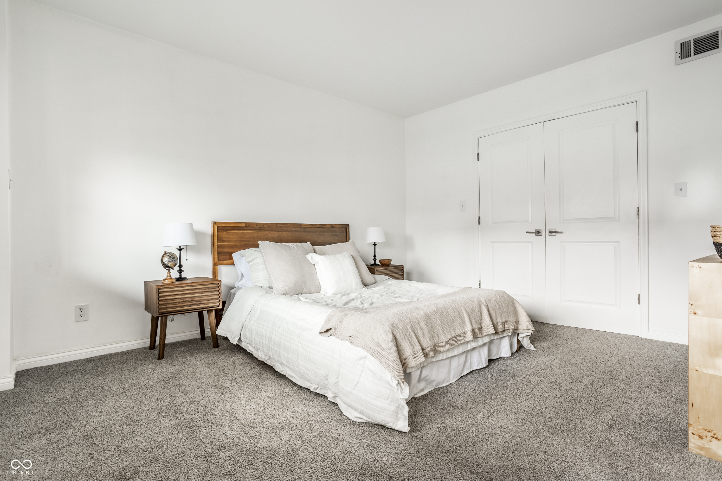 110 E Washington Street Unit: # 1402