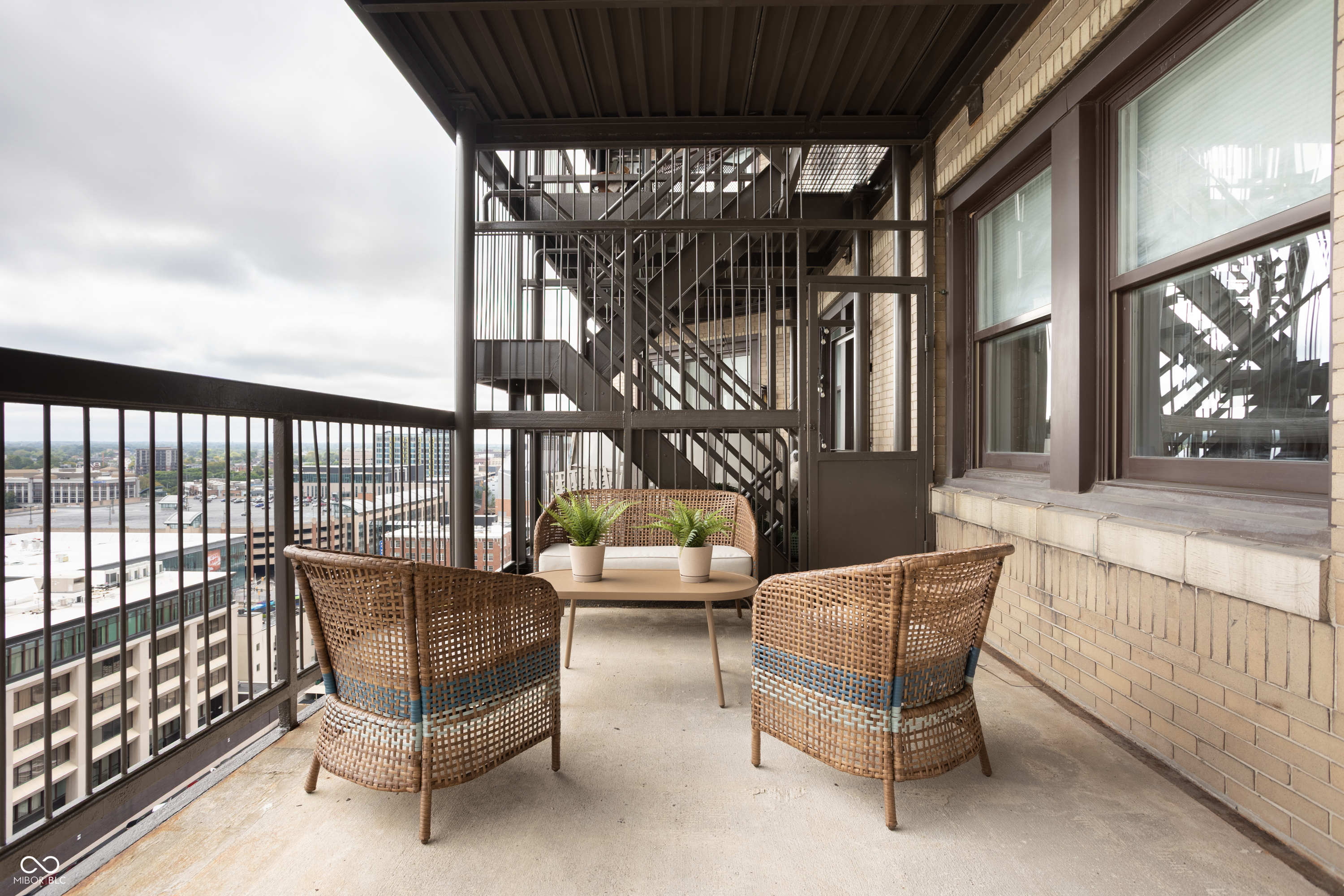 110 E Washington Street Unit: # 1402