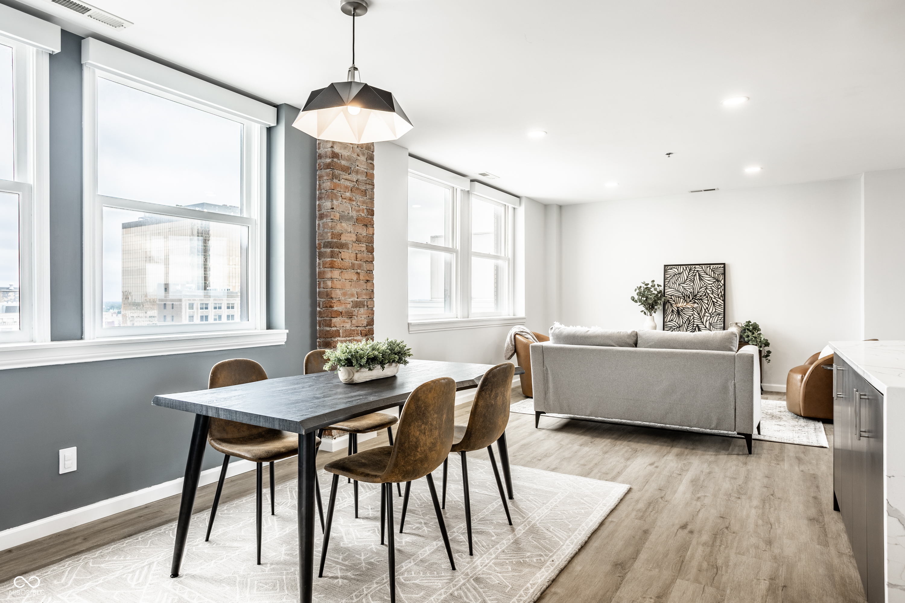 110 E Washington Street Unit: # 1402