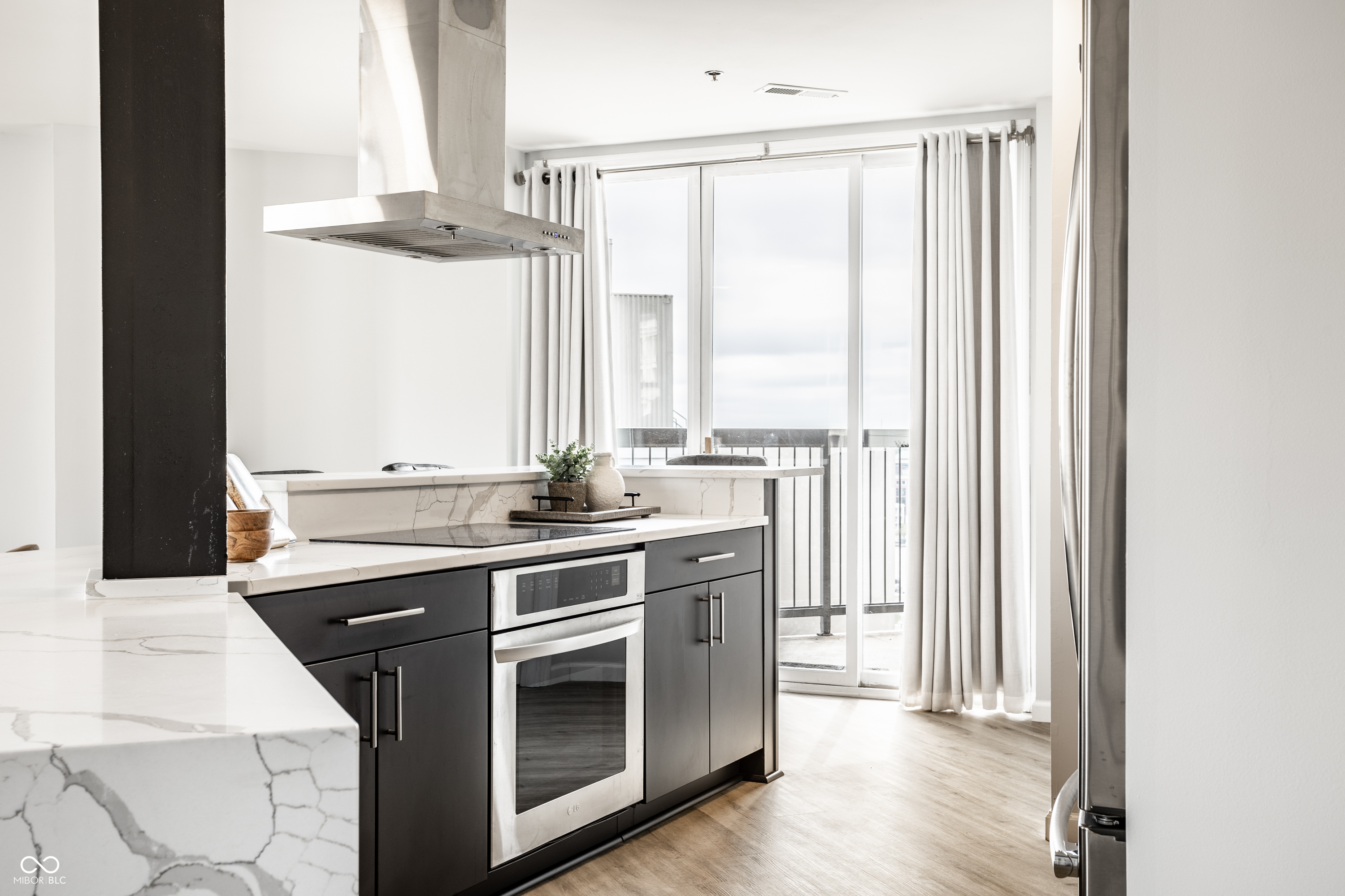 110 E Washington Street Unit: # 1402