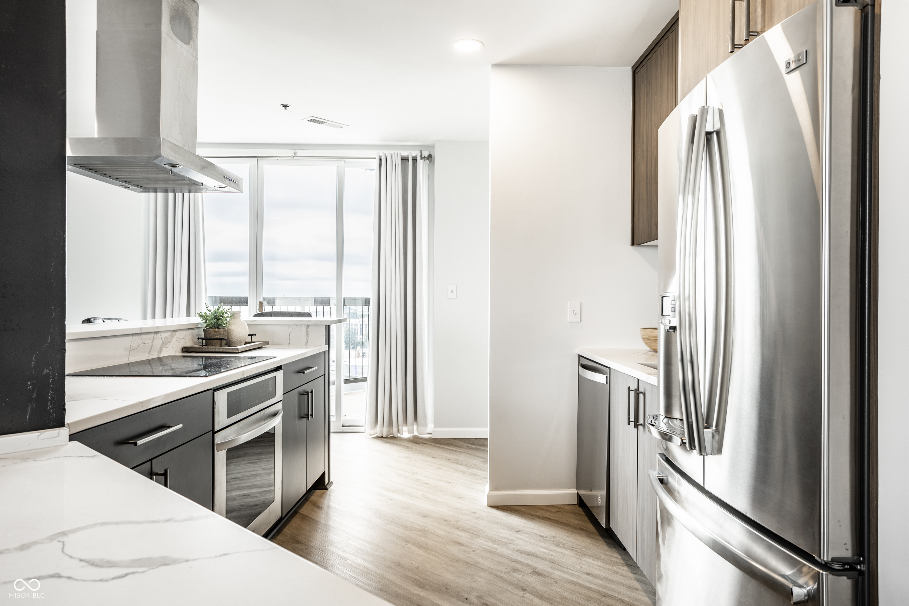 110 E Washington Street Unit: # 1402