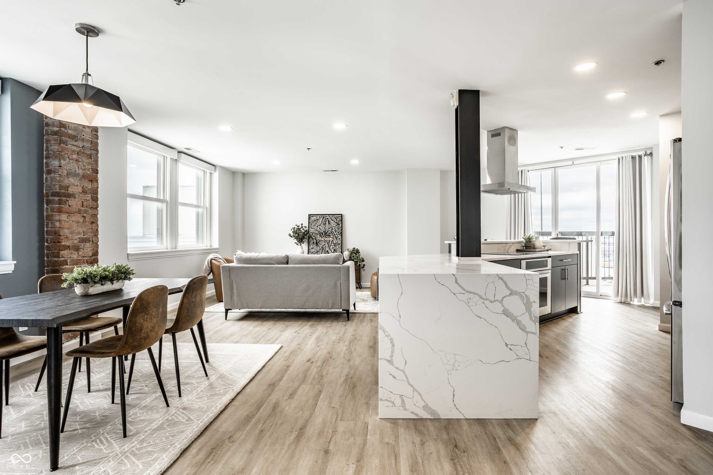 110 E Washington Street Unit: # 1402