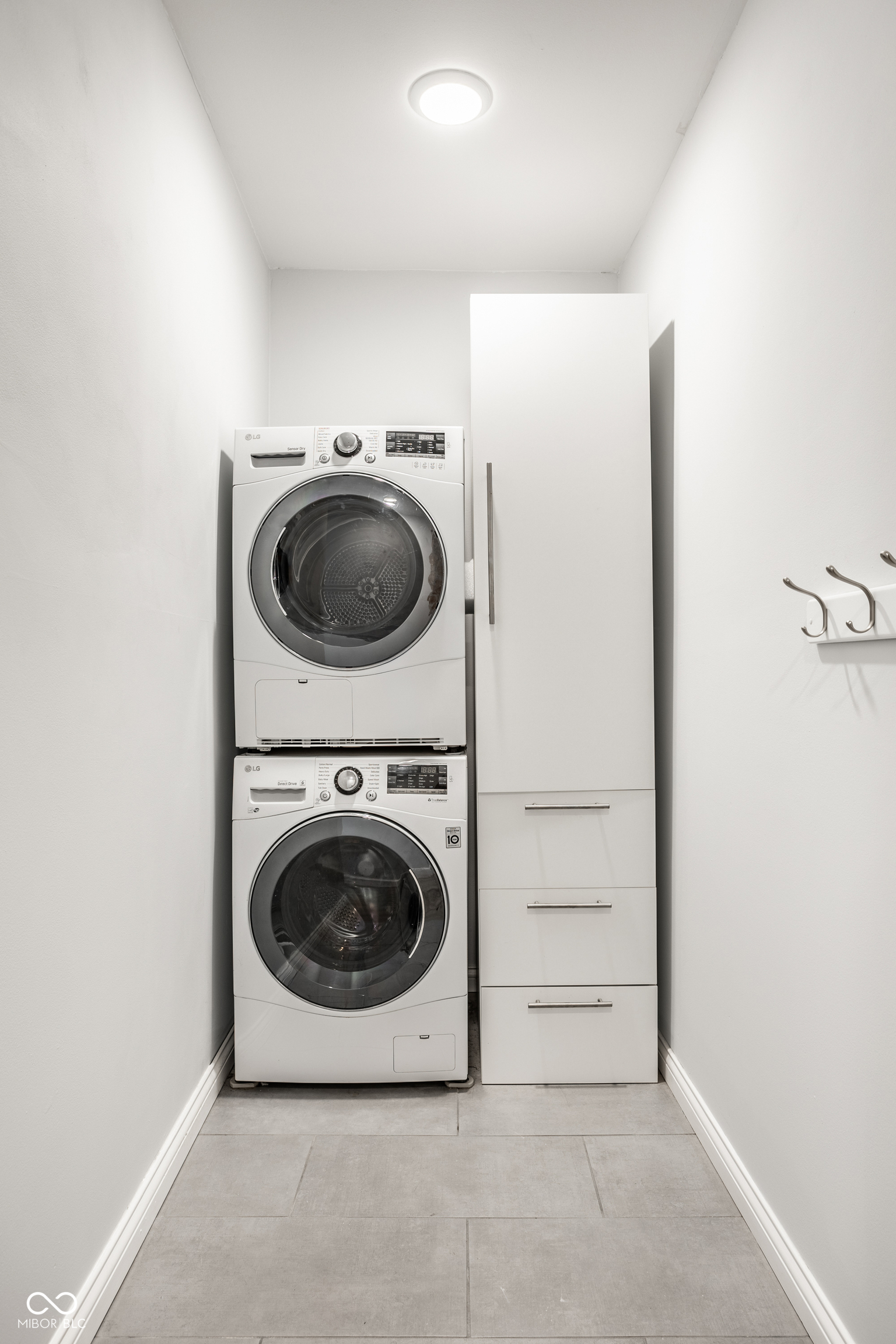 110 E Washington Street Unit: # 1402