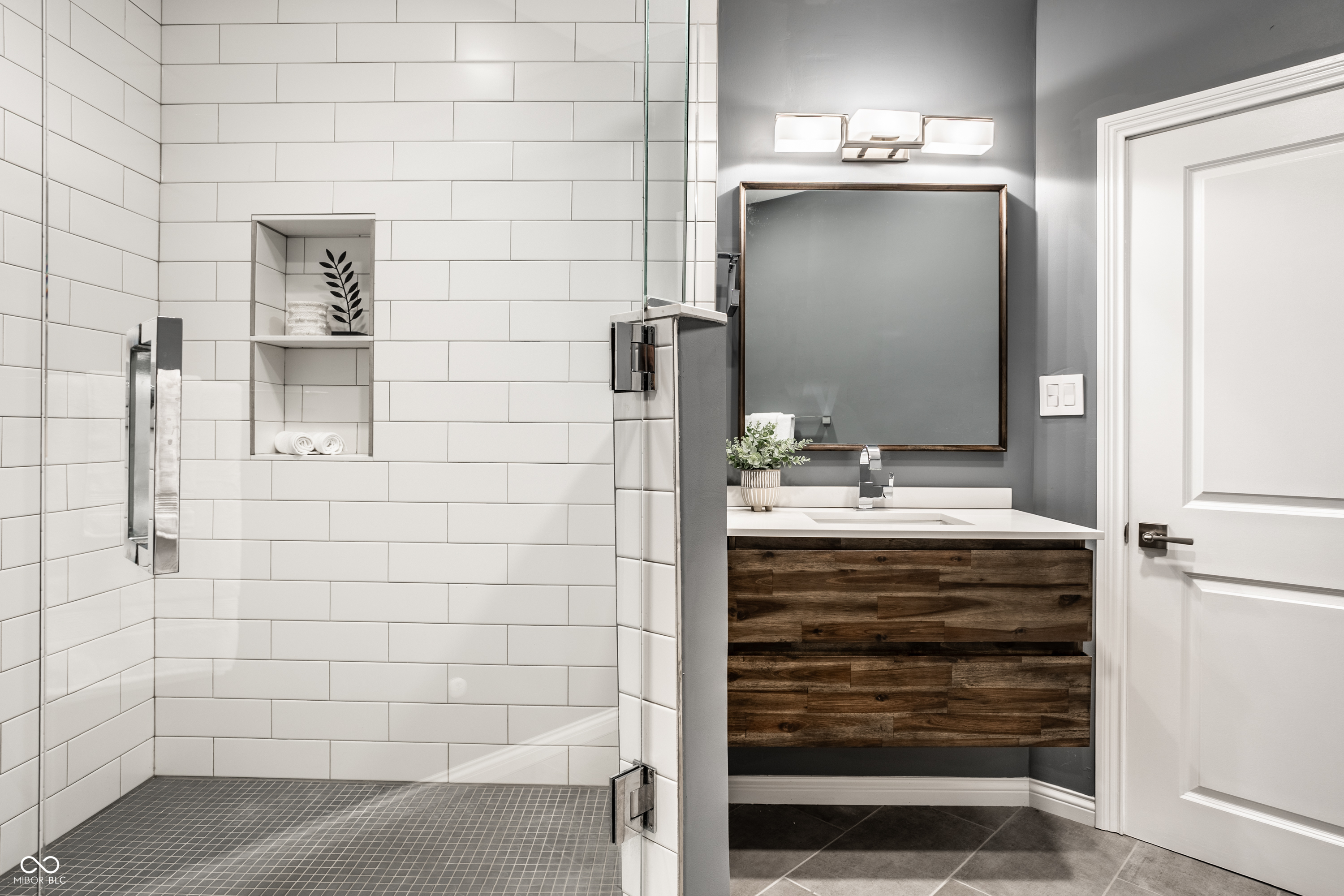 110 E Washington Street Unit: # 1402