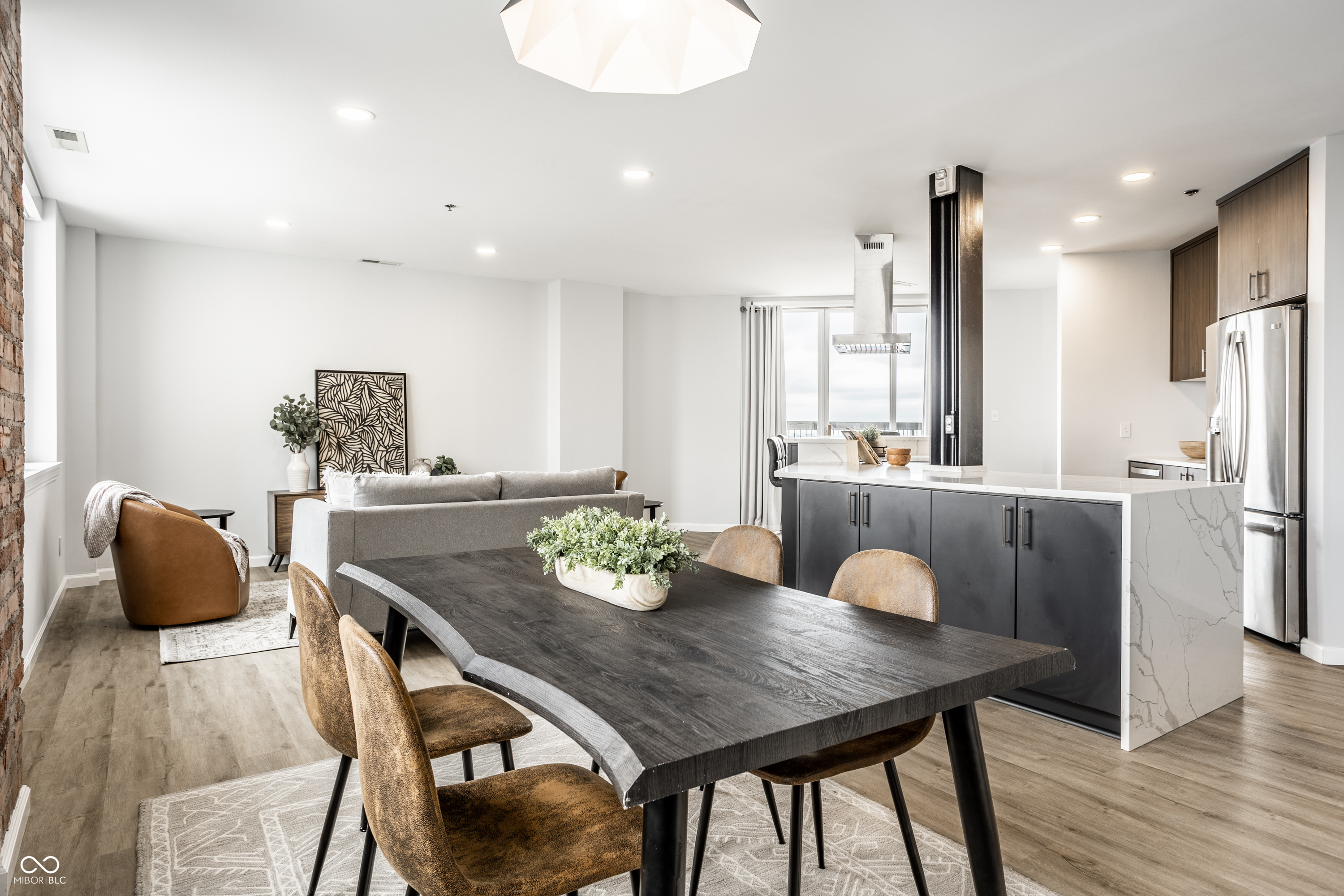 110 E Washington Street Unit: # 1402