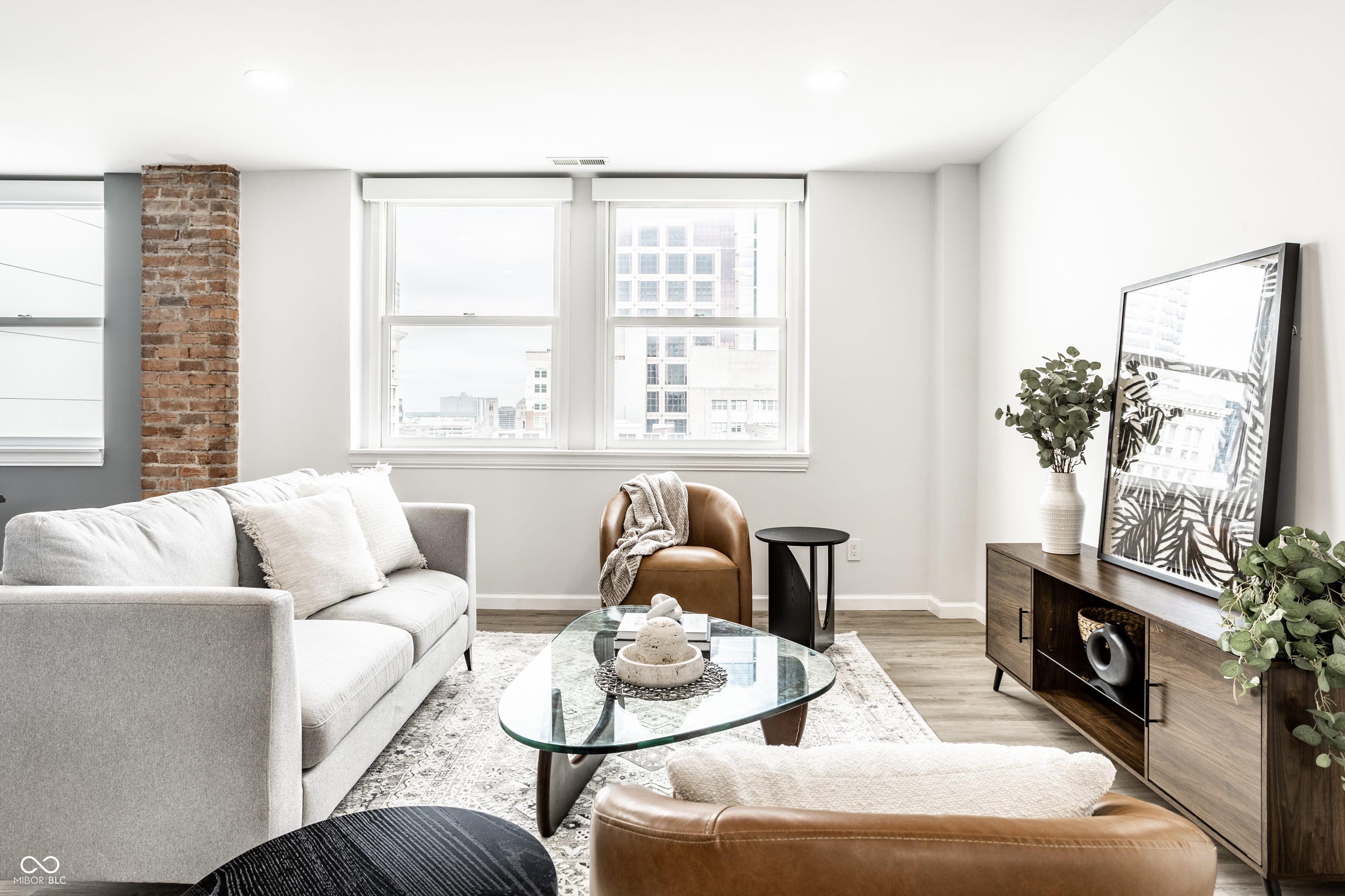 110 E Washington Street Unit: # 1402