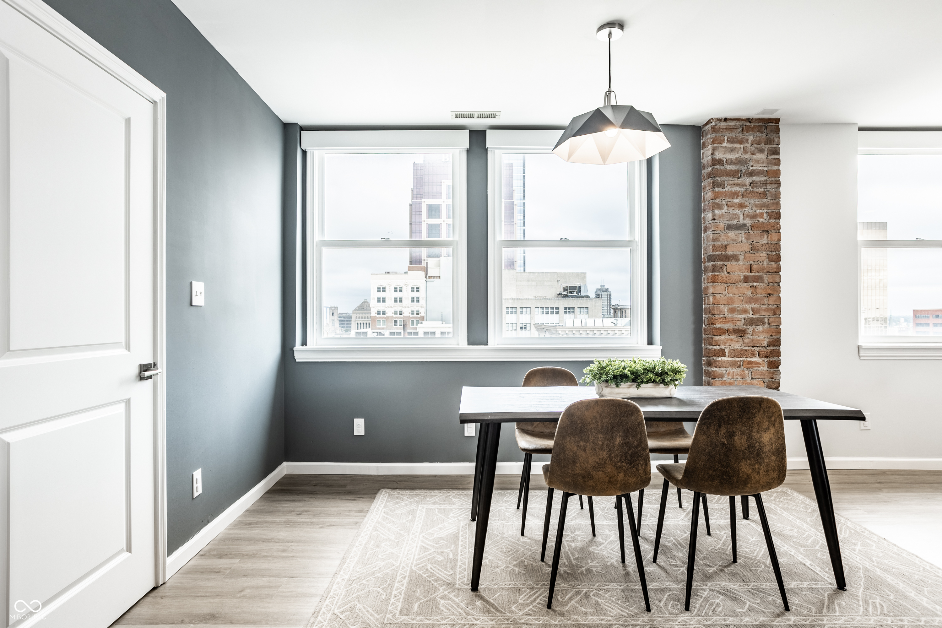 110 E Washington Street Unit: # 1402
