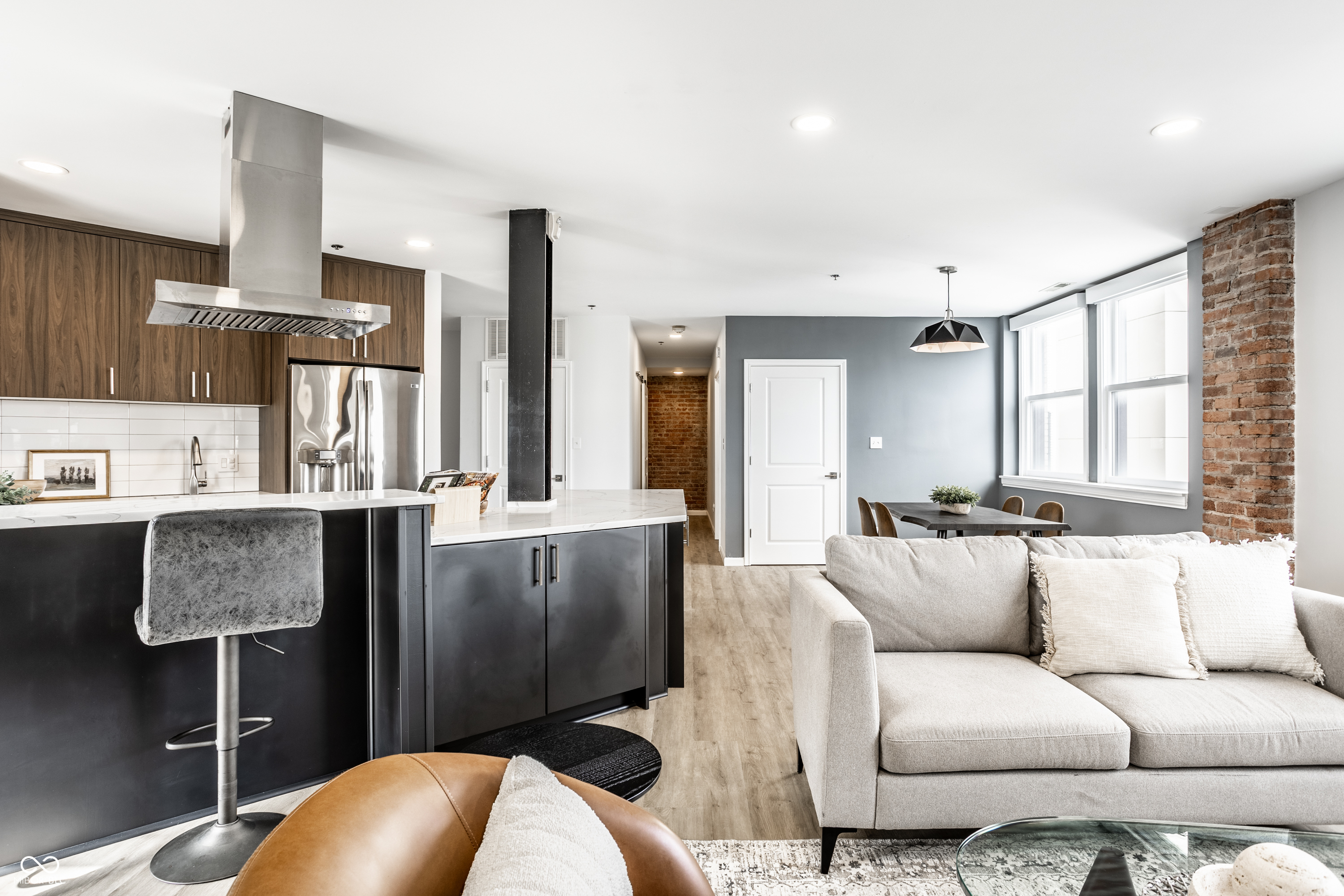 110 E Washington Street Unit: # 1402