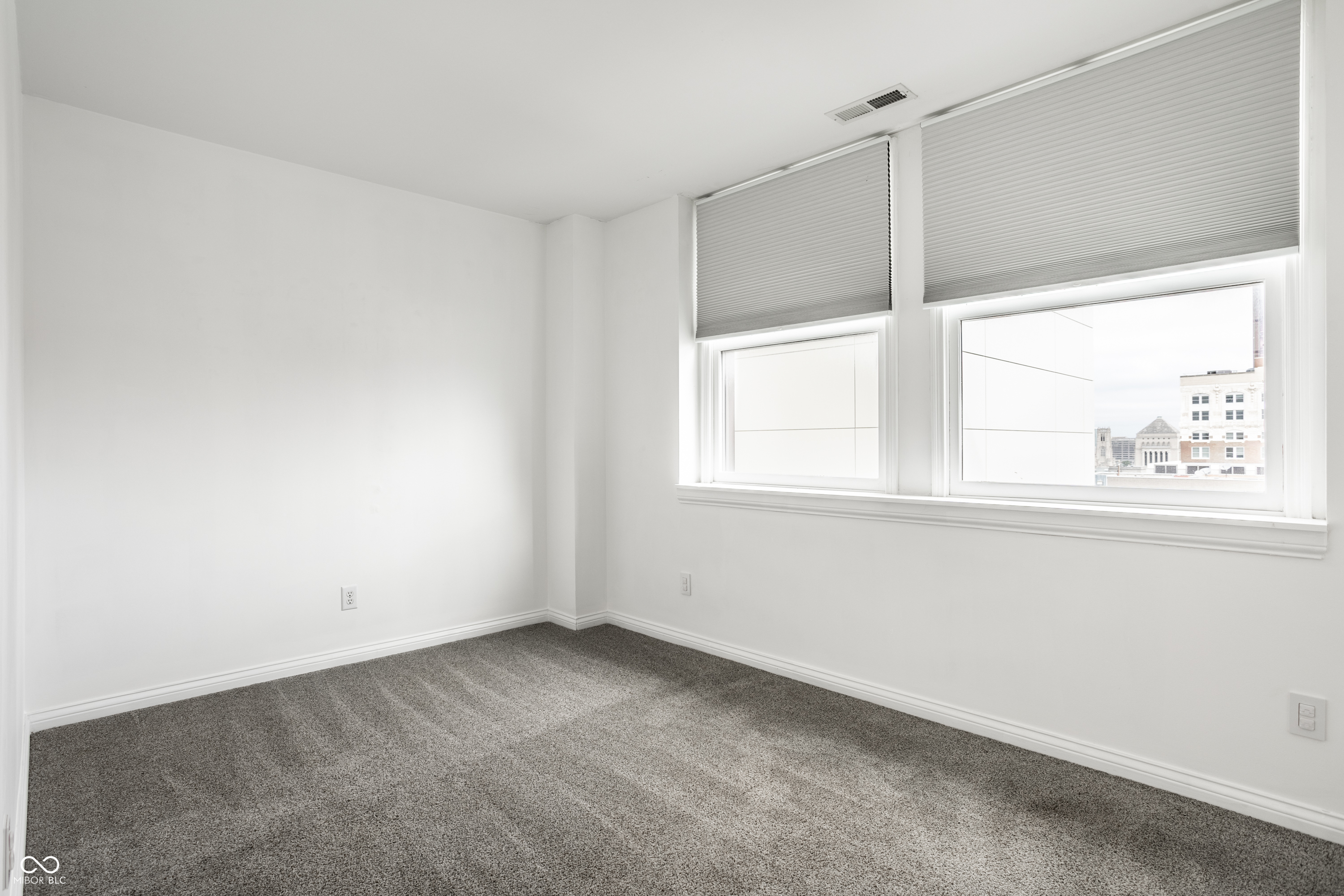 110 E Washington Street Unit: # 1402