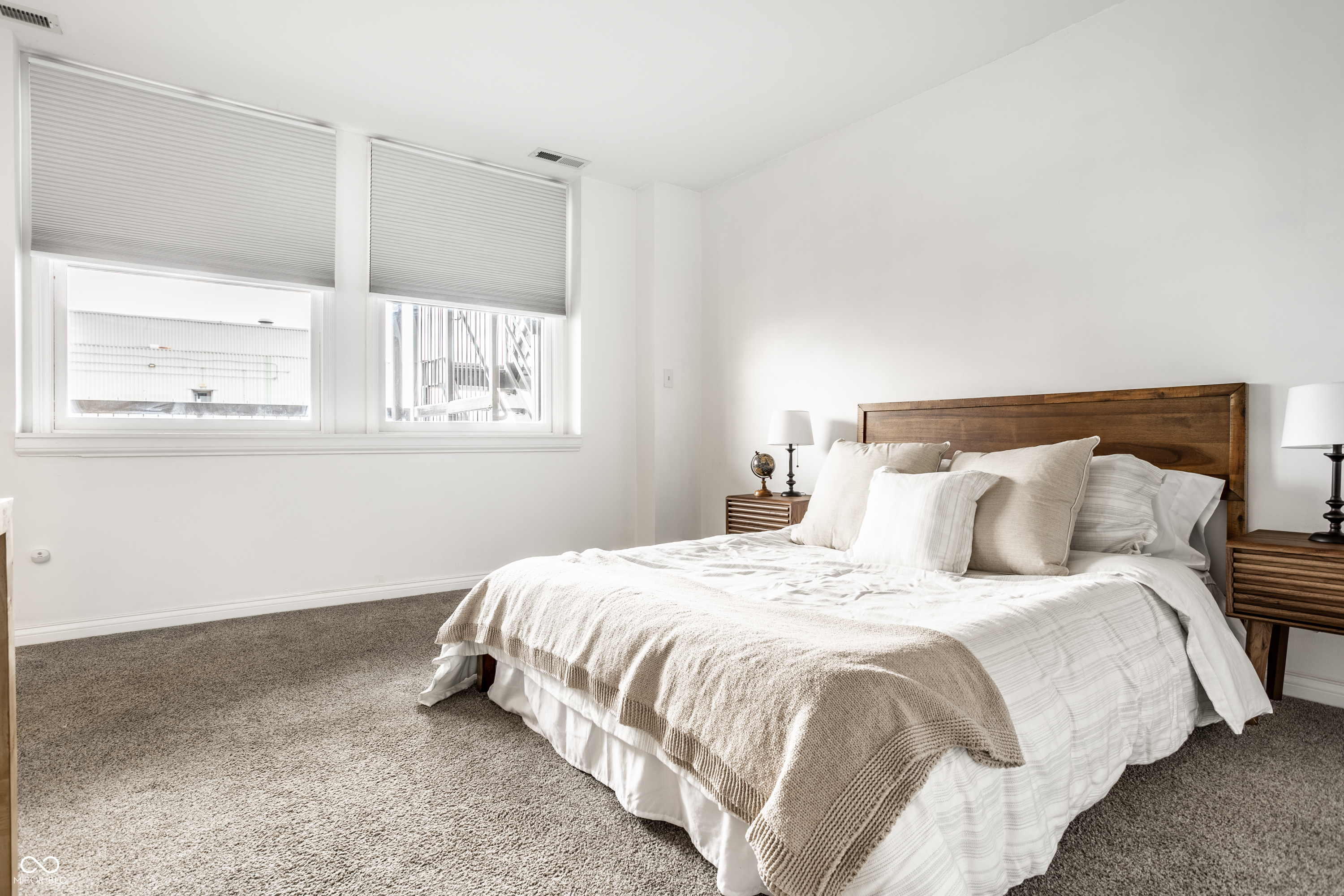 110 E Washington Street Unit: # 1402