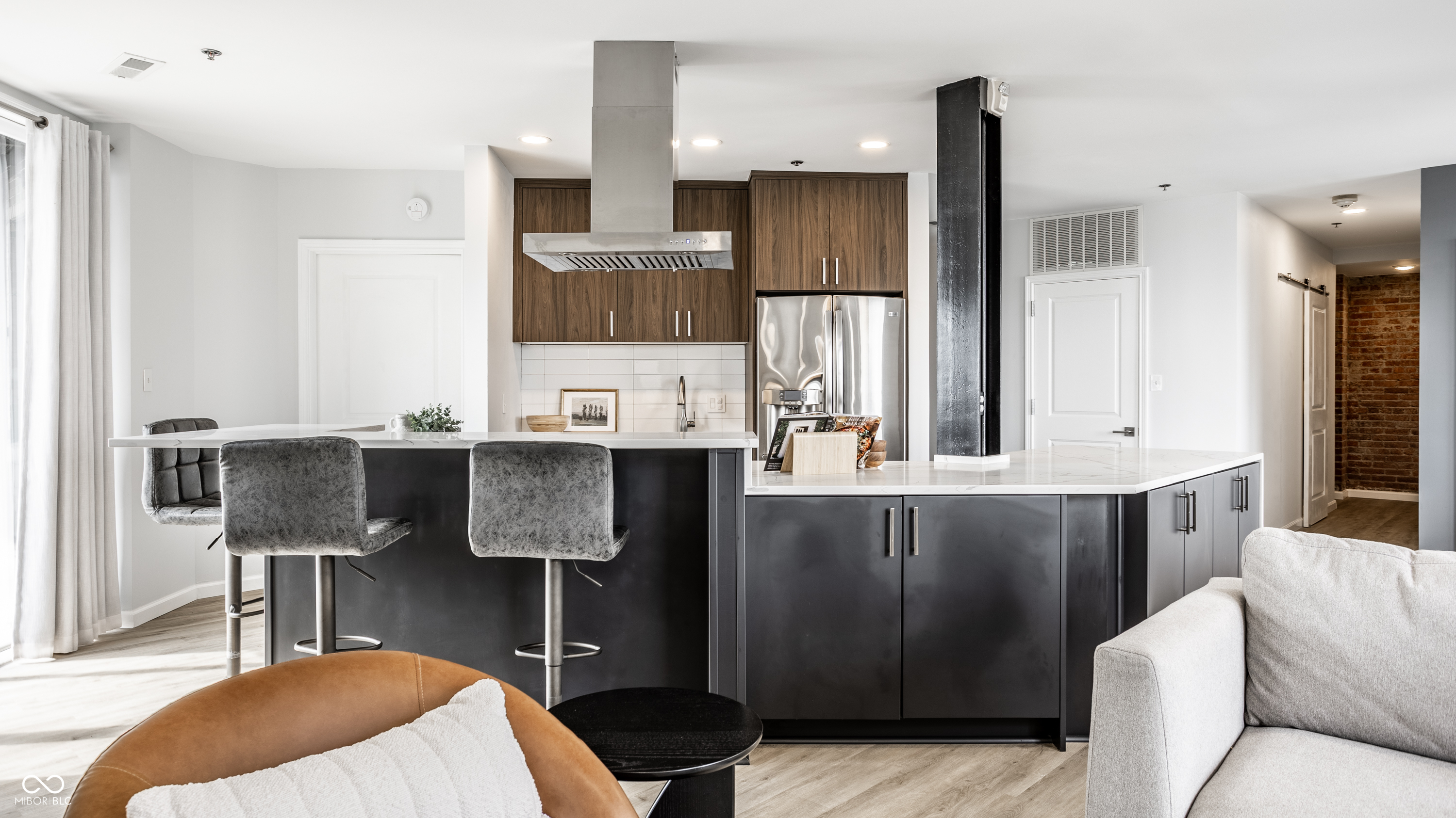 110 E Washington Street Unit: # 1402