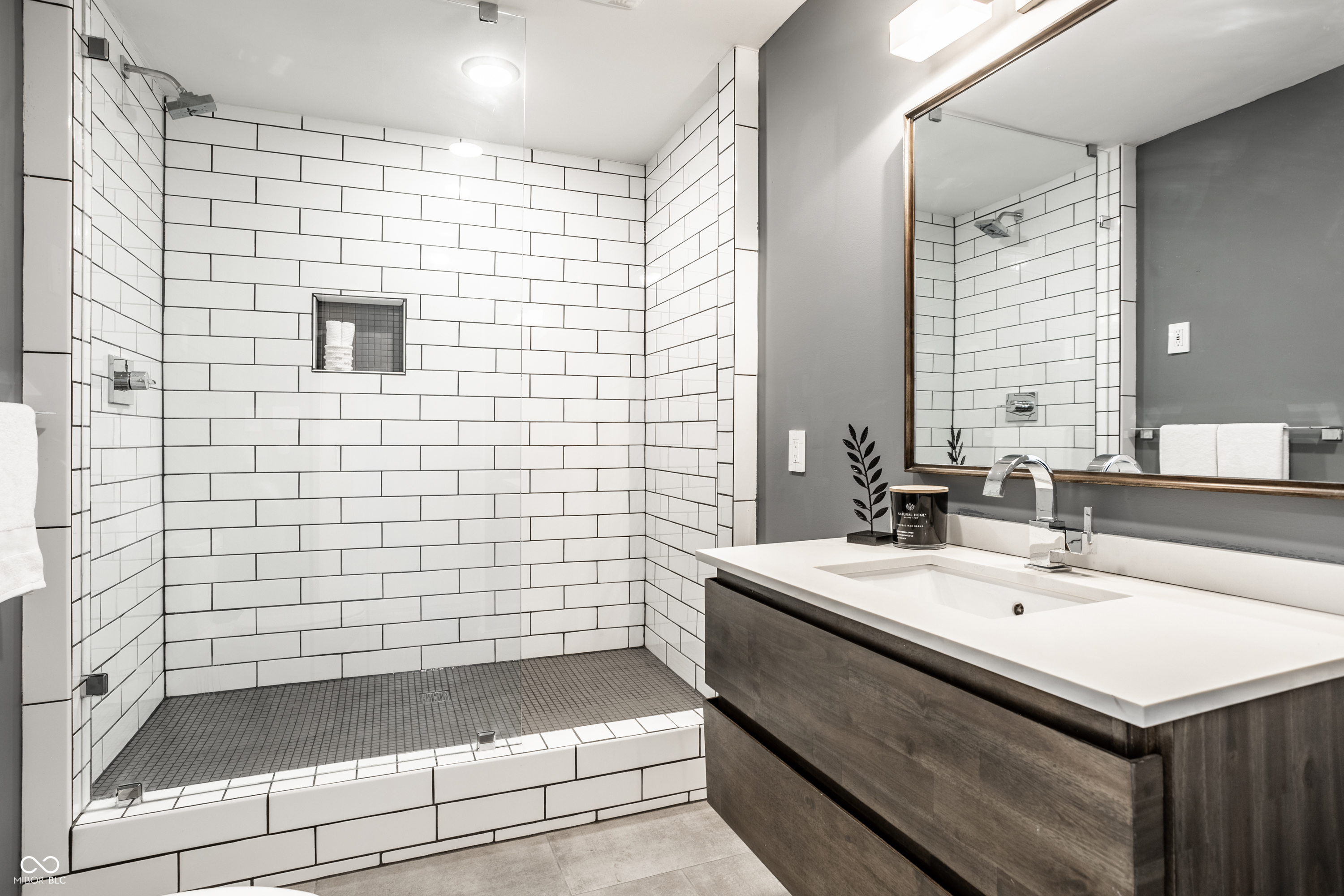 110 E Washington Street Unit: # 1402