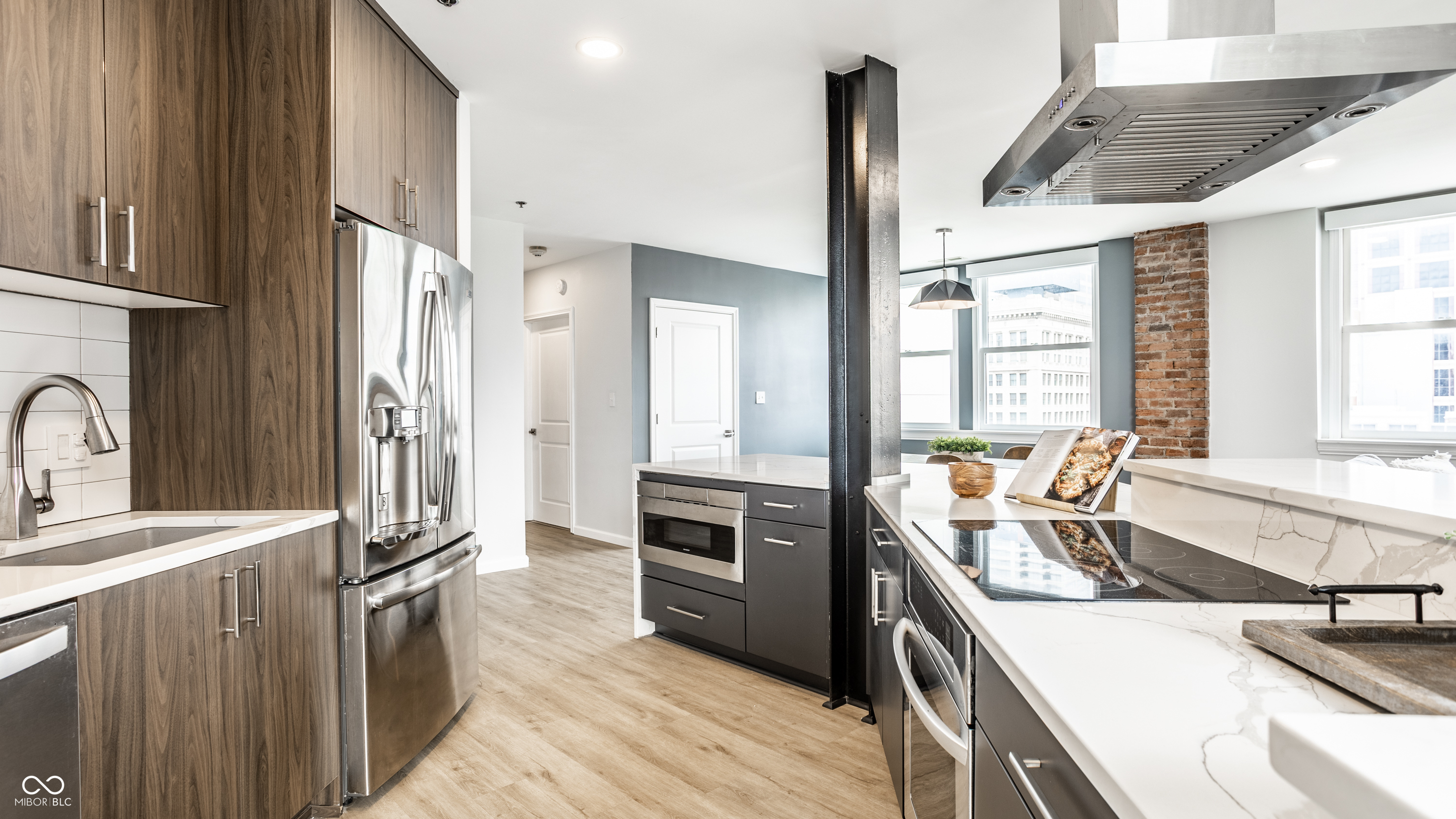 110 E Washington Street Unit: # 1402