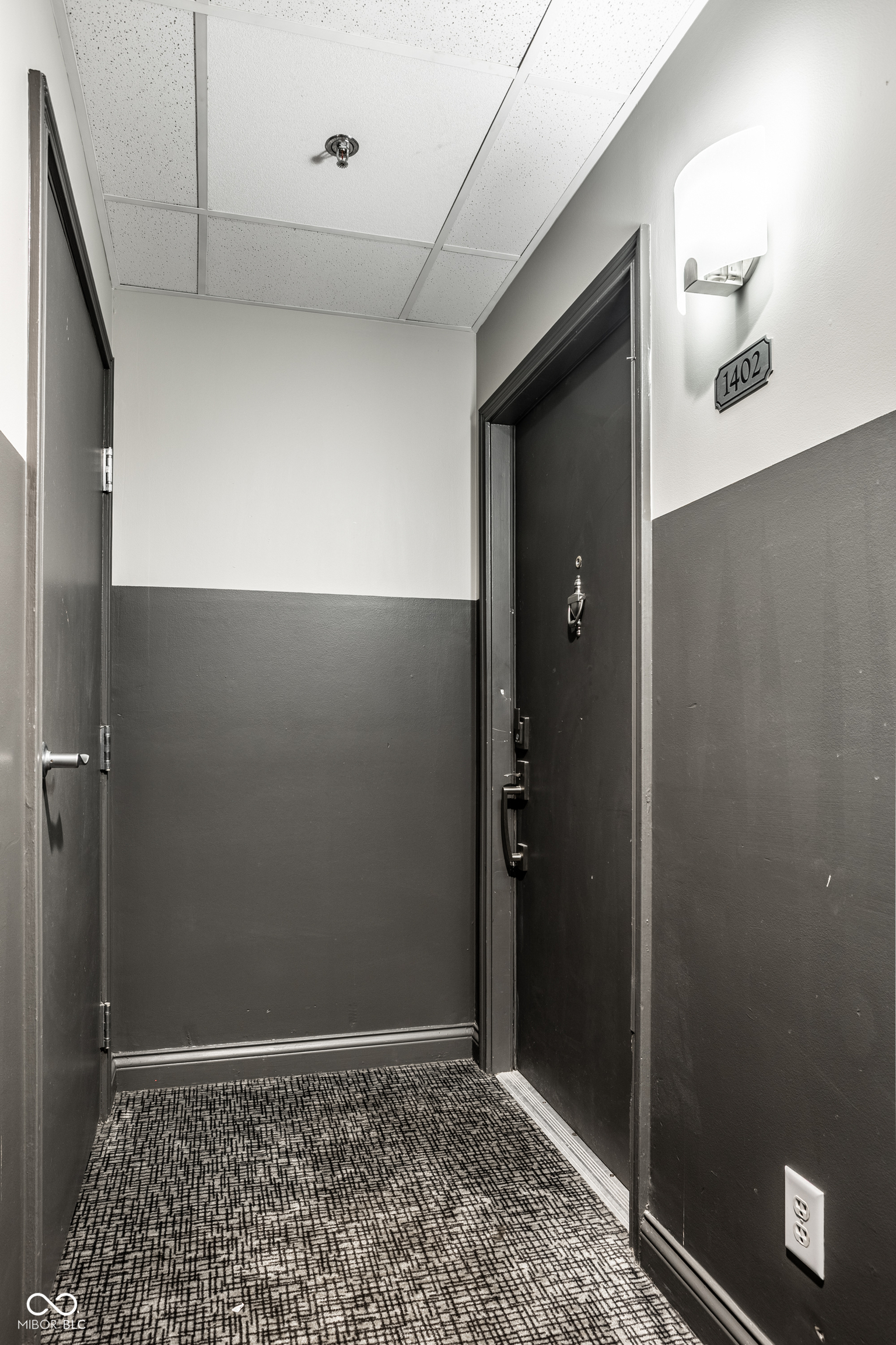110 E Washington Street Unit: # 1402