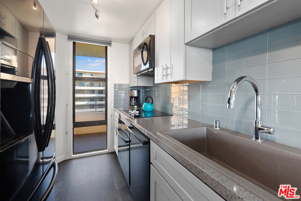 4337 Marina City Drive 1137