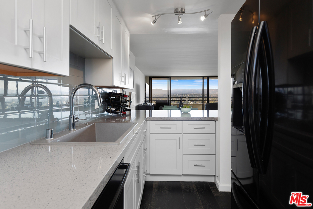 4337 Marina City Drive 1137