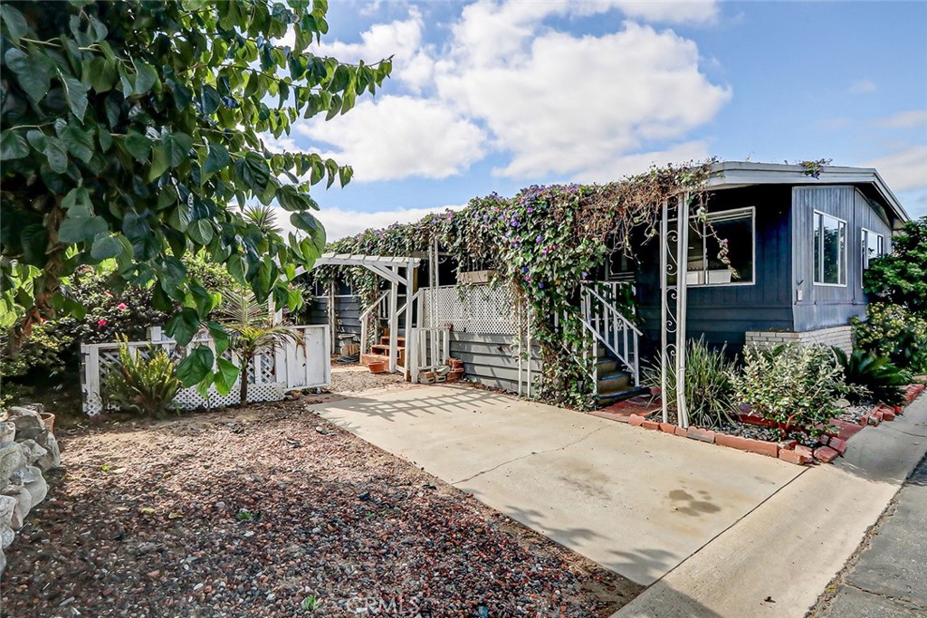 1065 Lomita 88