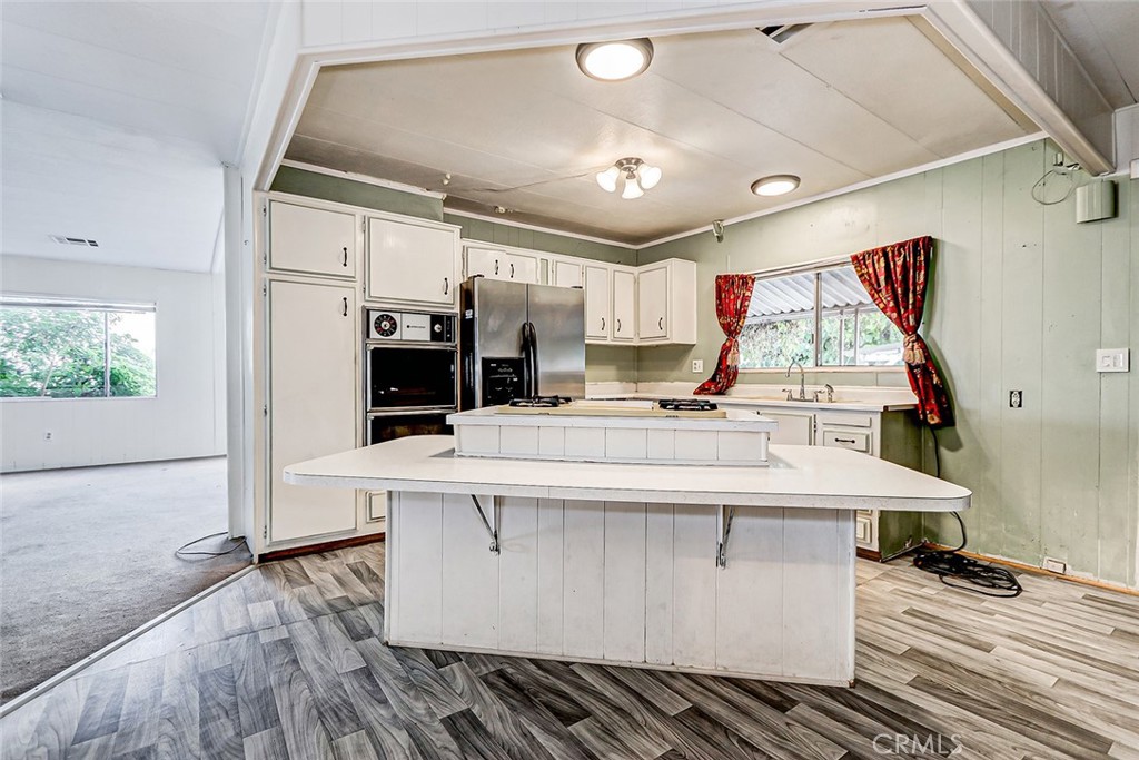 1065 Lomita 88
