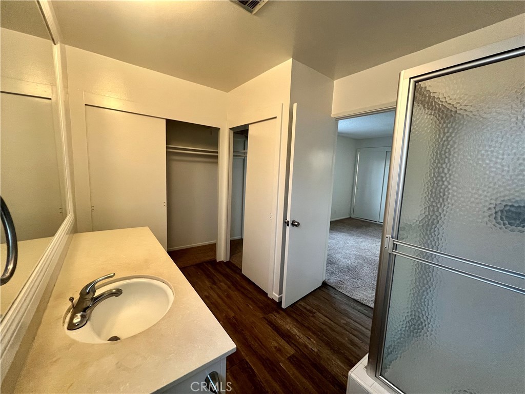 23007 Fonthill Avenue