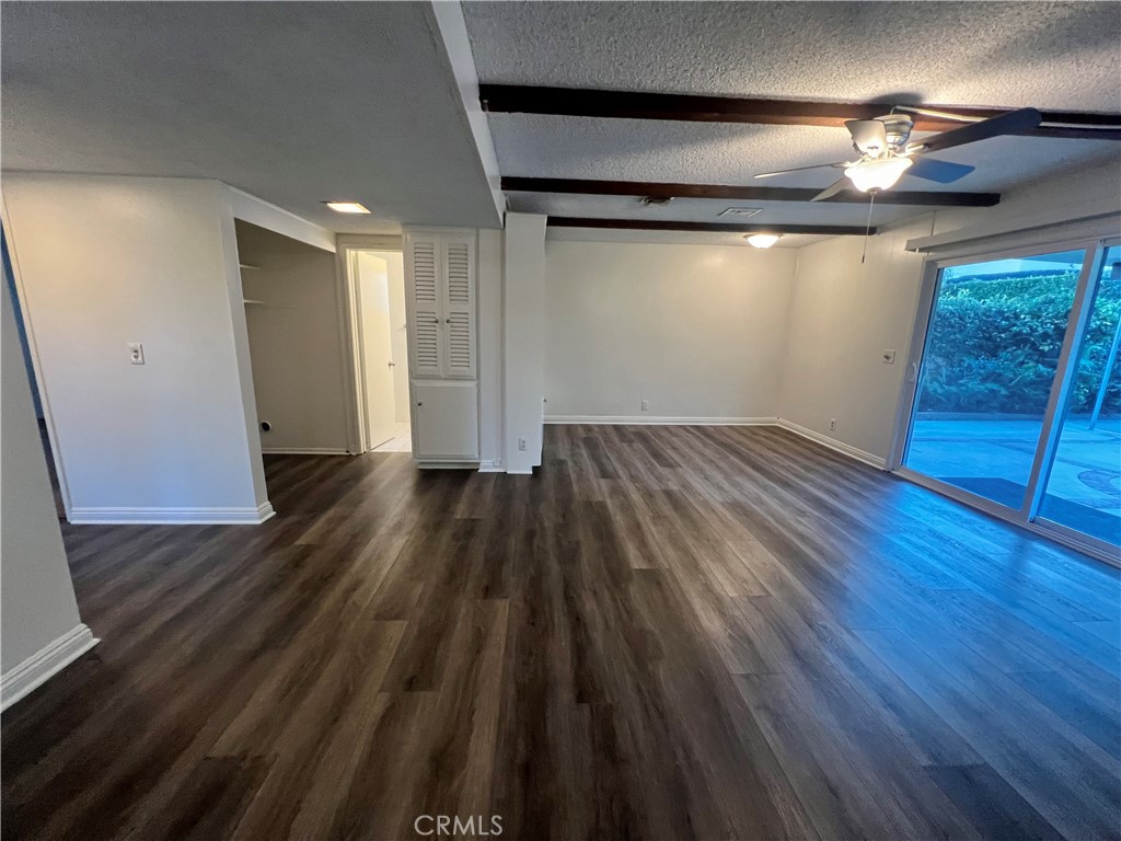 23007 Fonthill Avenue