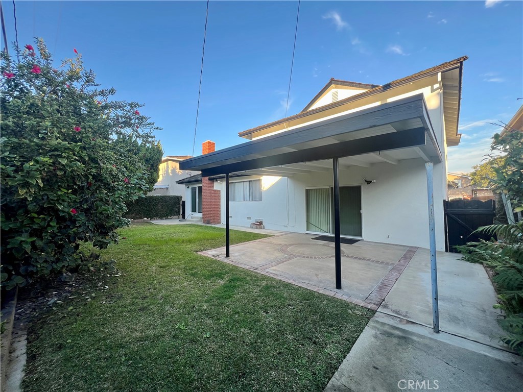 23007 Fonthill Avenue