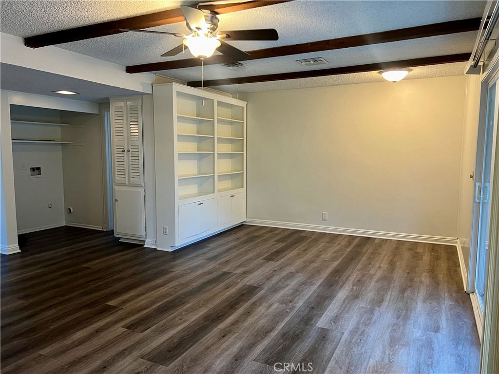 23007 Fonthill Avenue