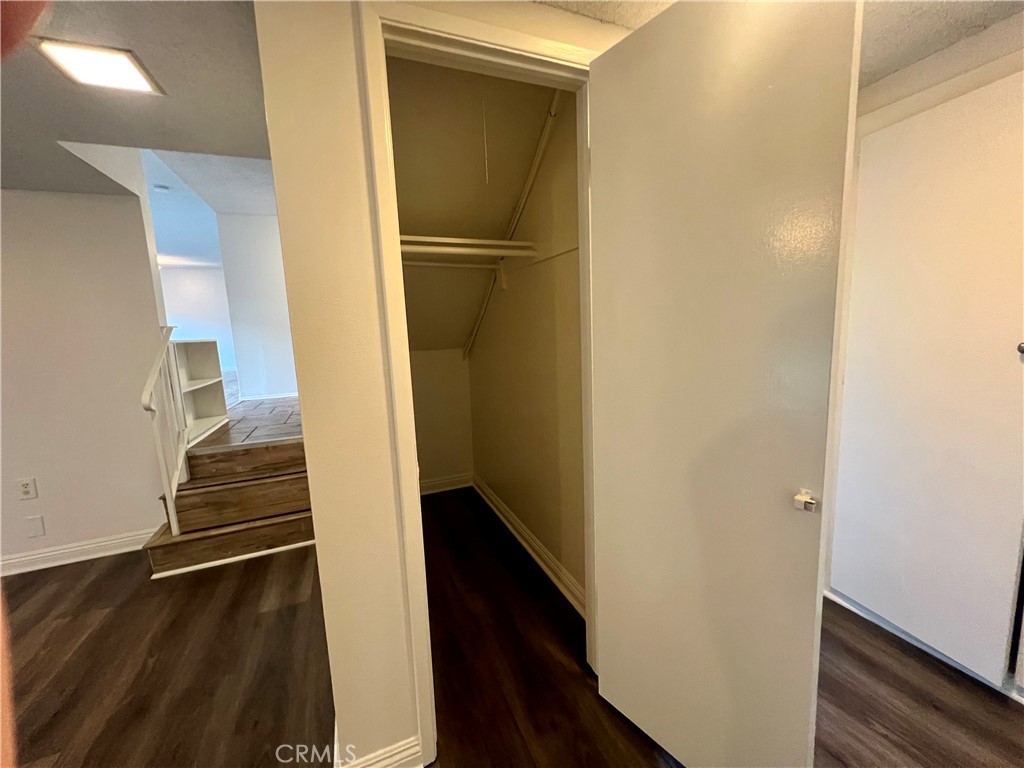 23007 Fonthill Avenue