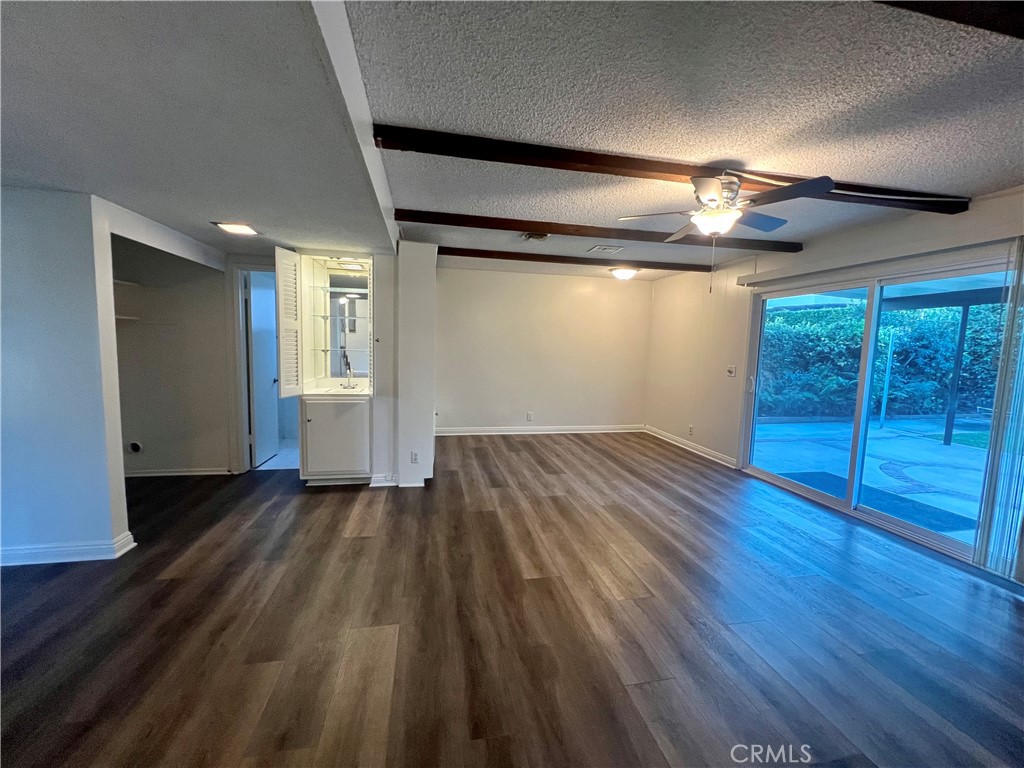 23007 Fonthill Avenue