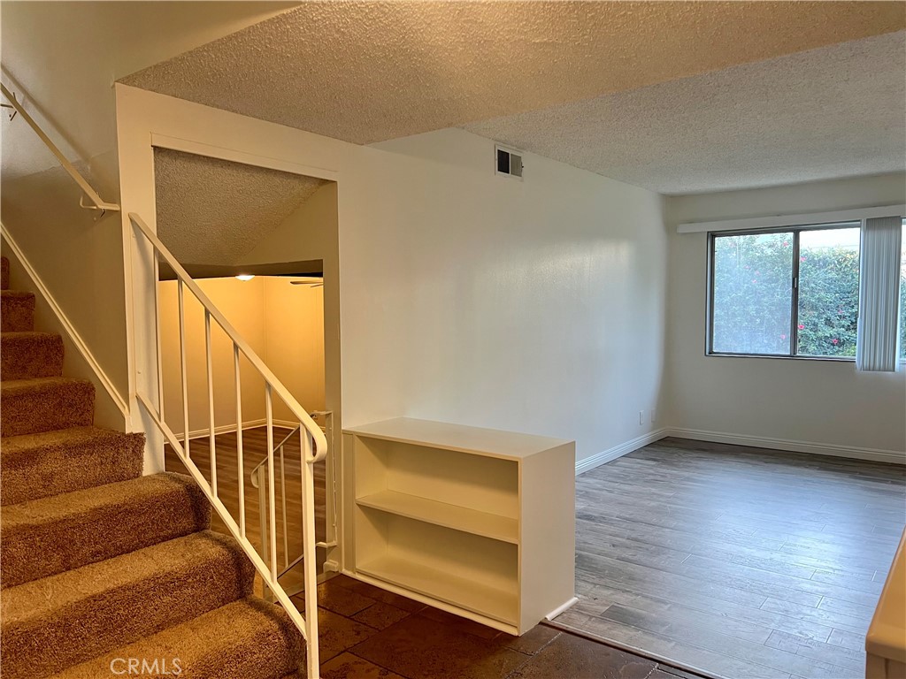 23007 Fonthill Avenue