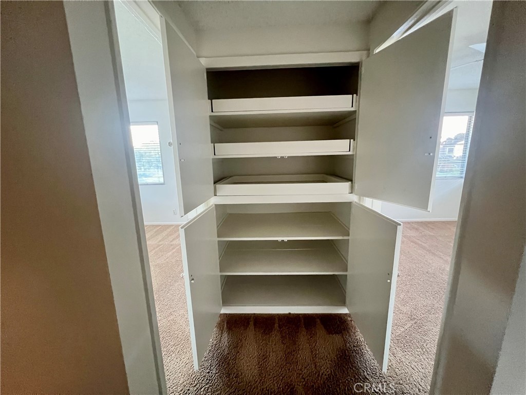 23007 Fonthill Avenue