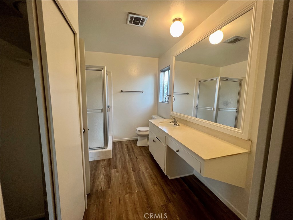 23007 Fonthill Avenue