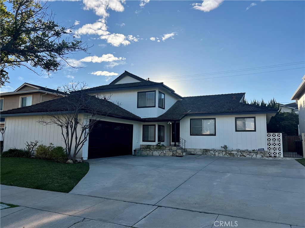 23007 Fonthill Avenue