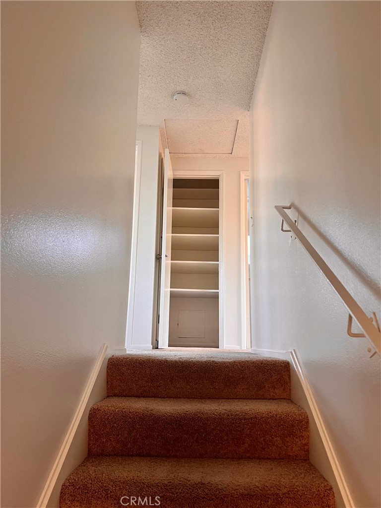 23007 Fonthill Avenue