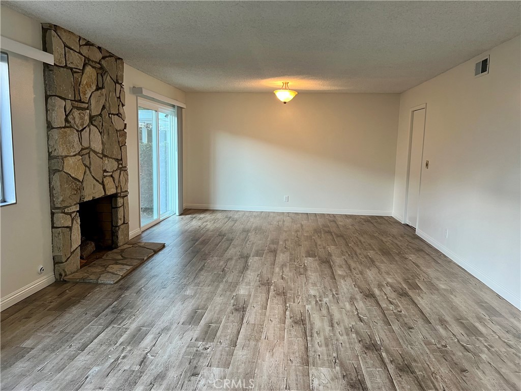 23007 Fonthill Avenue