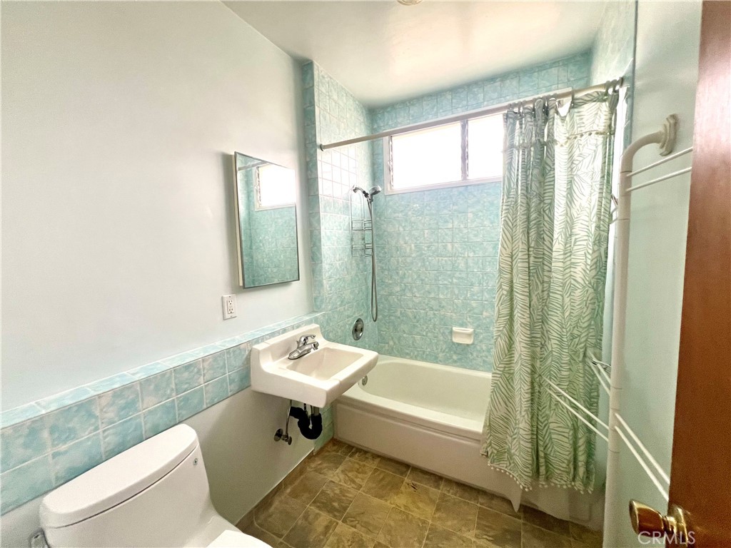 1226 W 187th Street