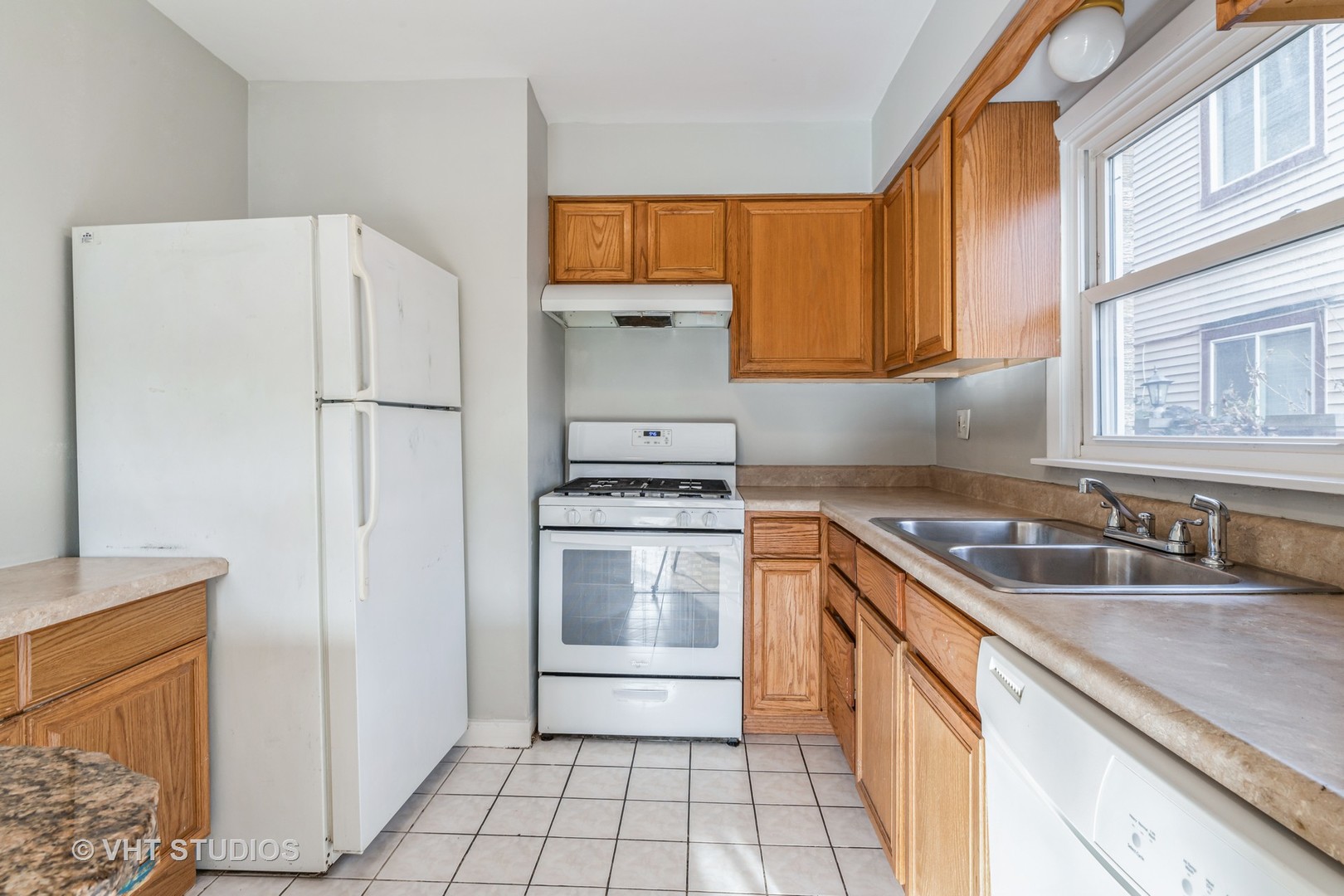905 GRACELAND AVENUE UNIT: 3