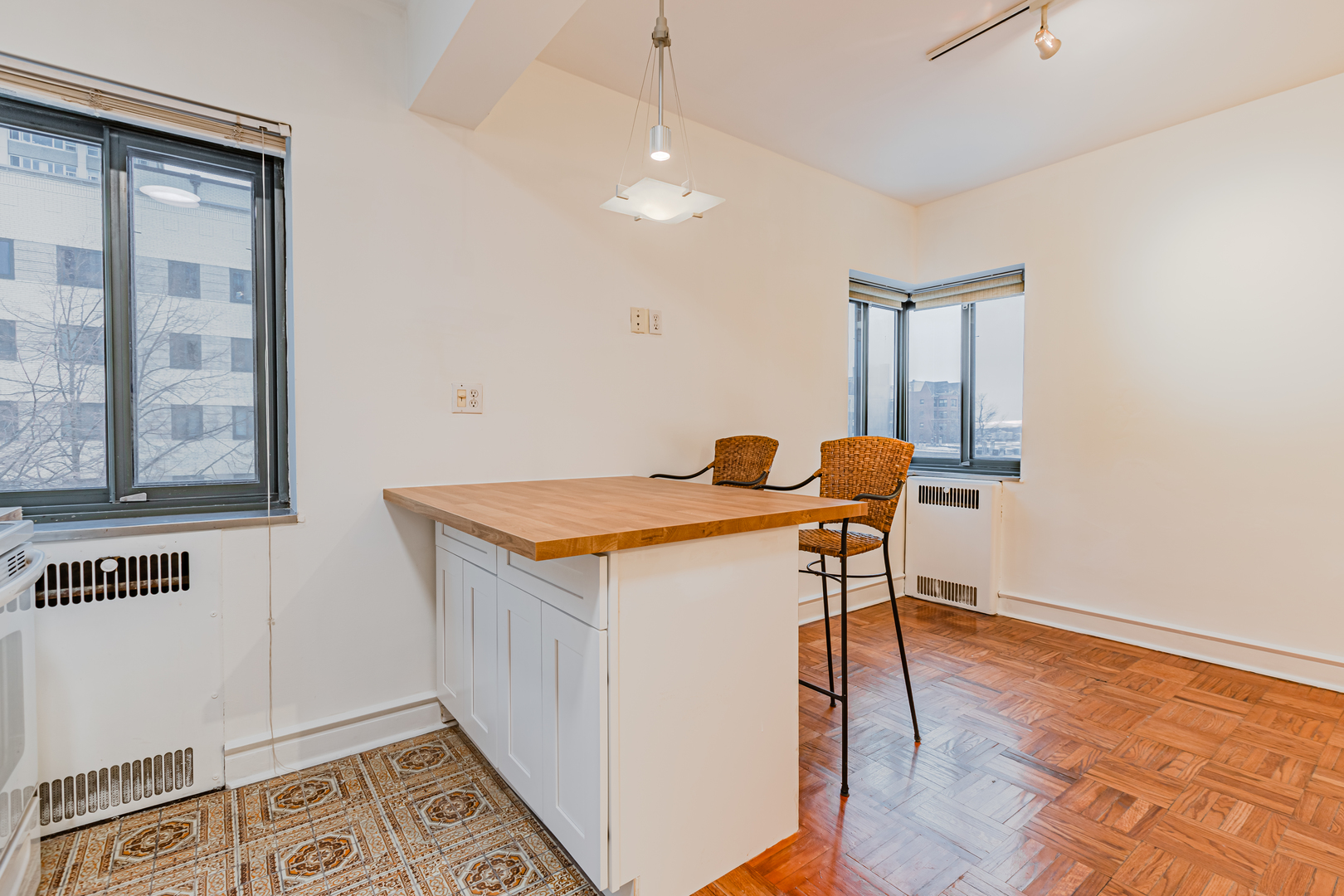 5056 N MARINE DRIVE UNIT: C6