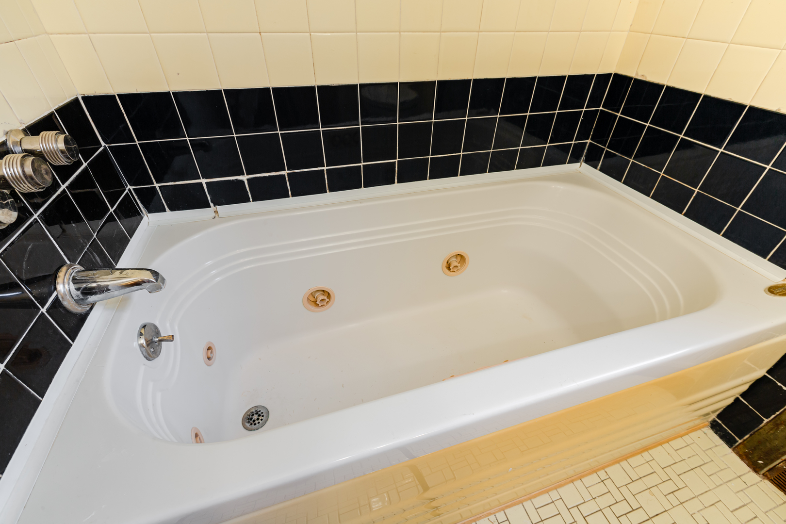 5056 N MARINE DRIVE UNIT: C6
