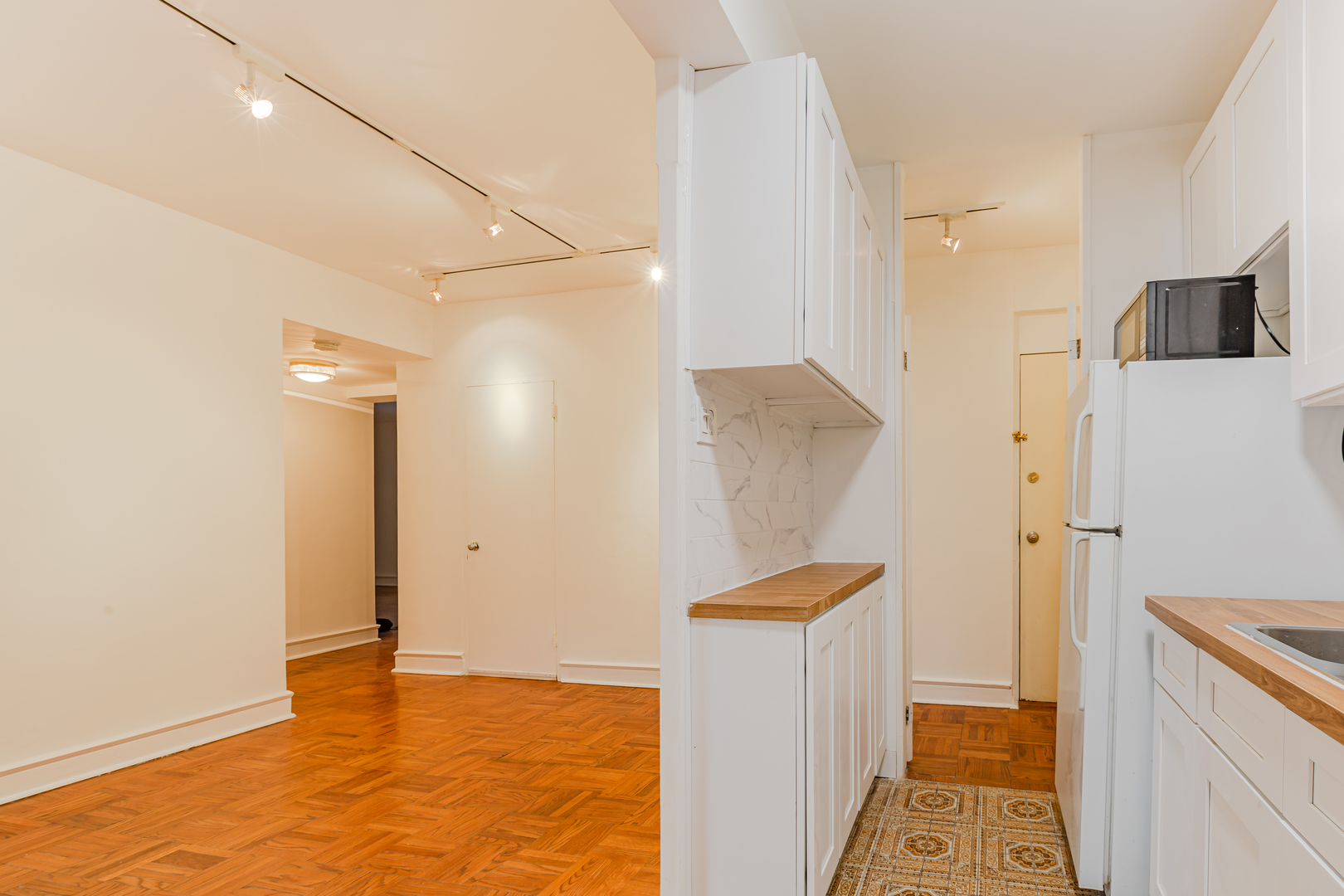 5056 N MARINE DRIVE UNIT: C6