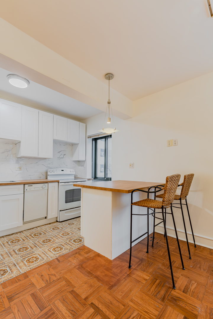 5056 N MARINE DRIVE UNIT: C6