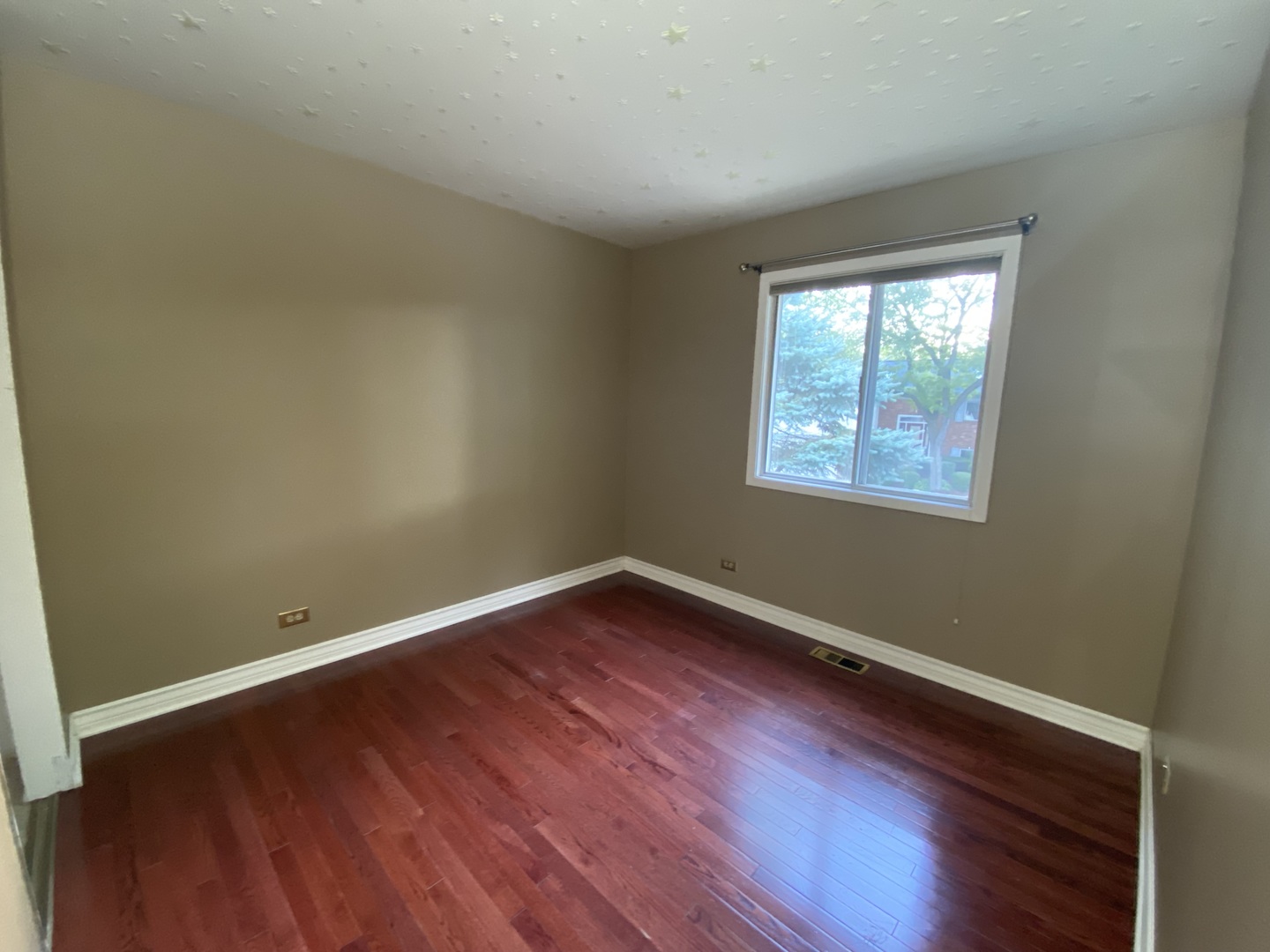 25 MONTEREY Drive