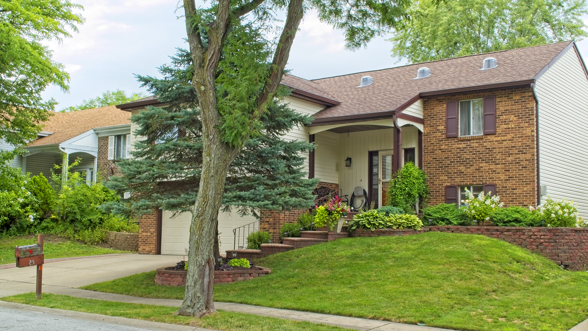 25 MONTEREY Drive